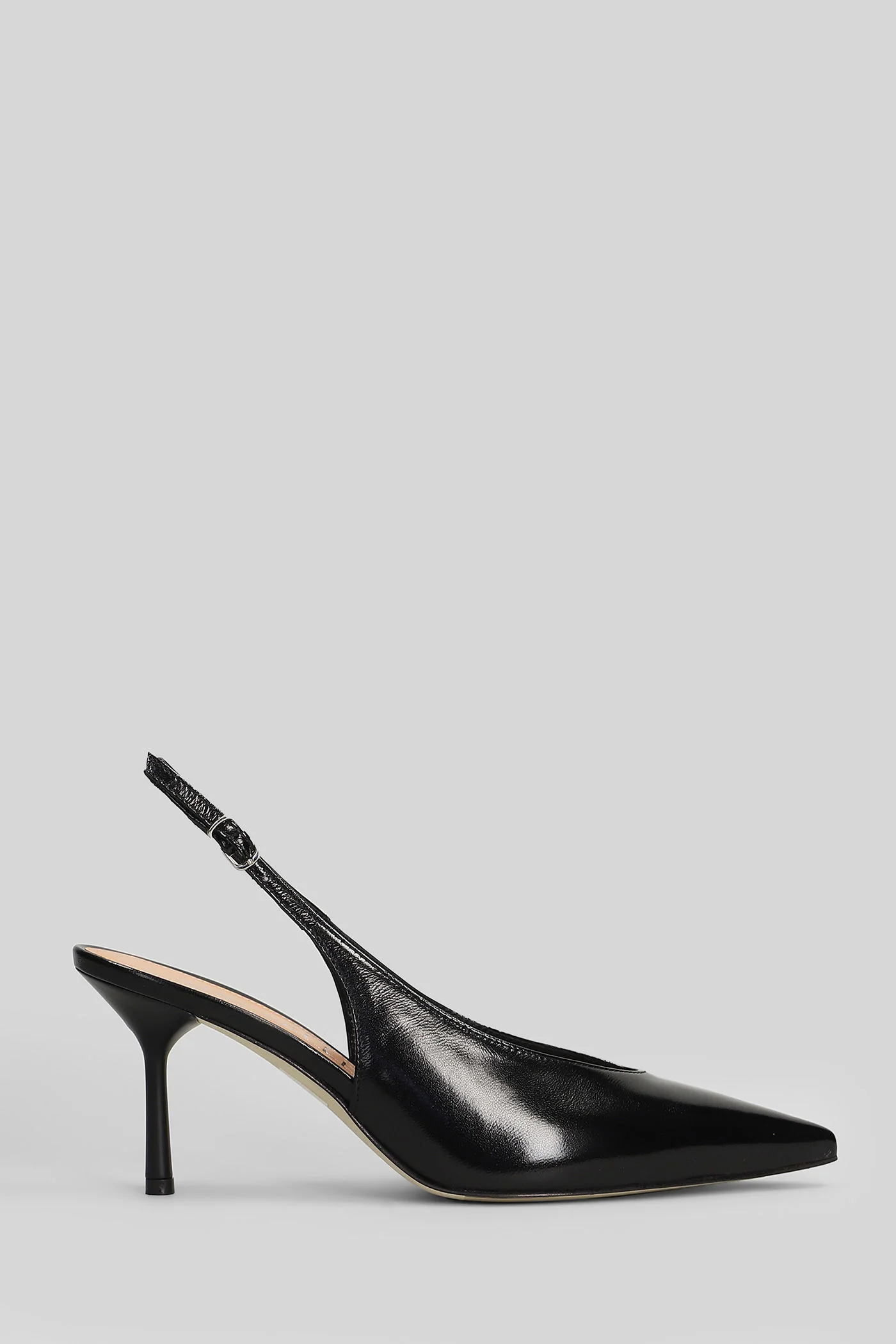 Pumps in black leather