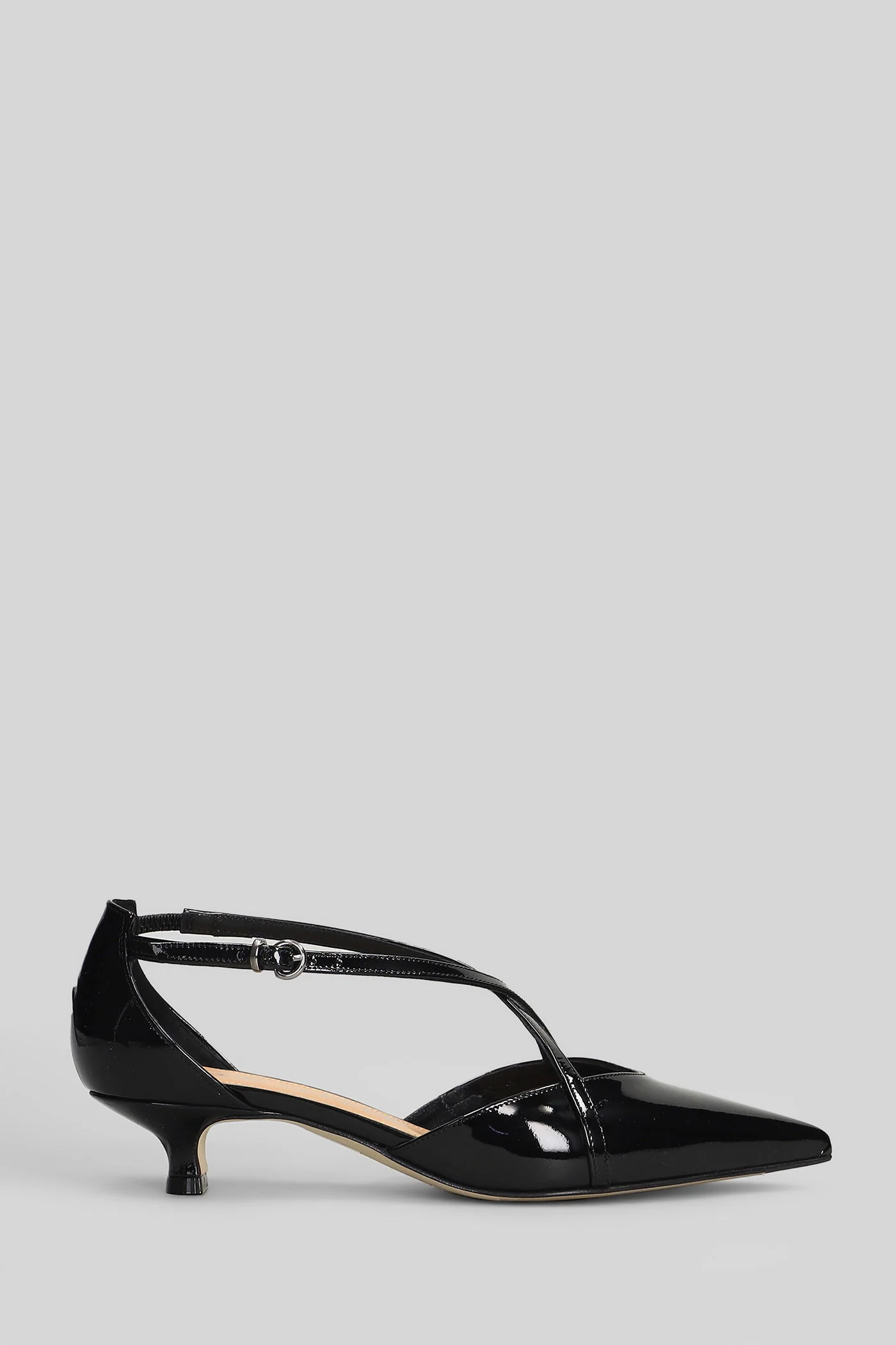 Pumps in black patent leather