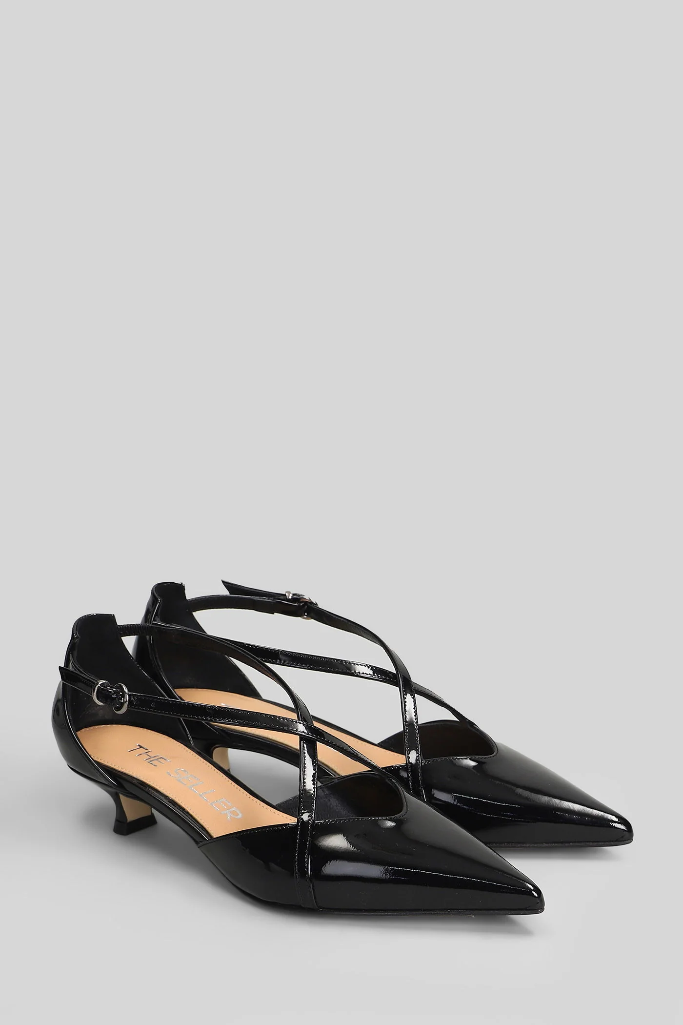 Pumps in black patent leather - Image 2