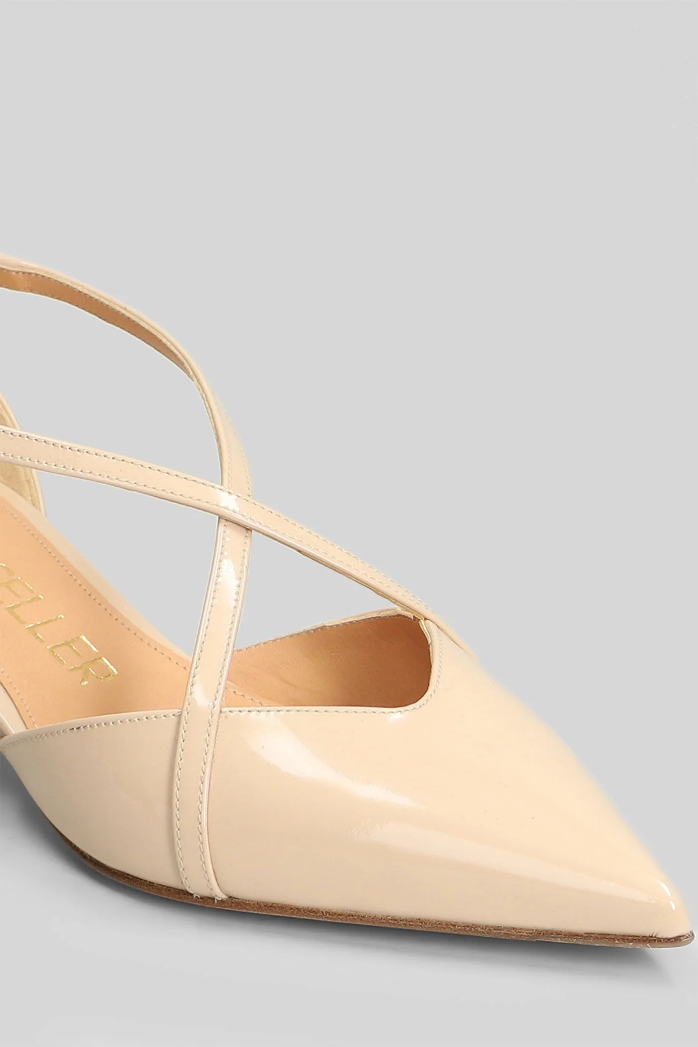 Pumps in powder patent leather - Image 5