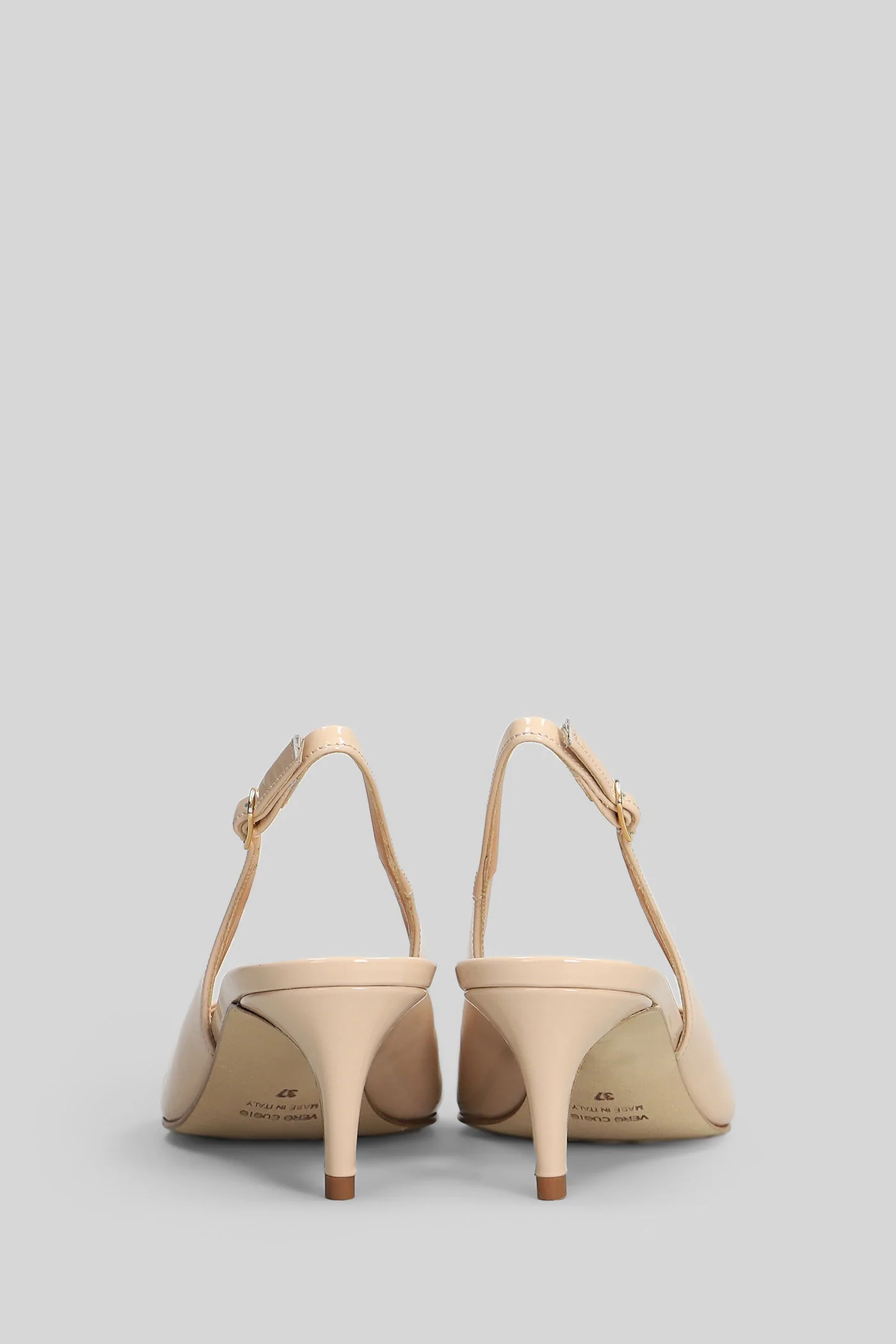 Pumps in powder patent leather - Image 4