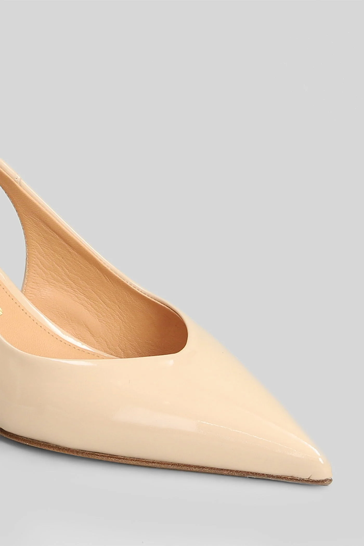 Pumps in powder patent leather - Image 5