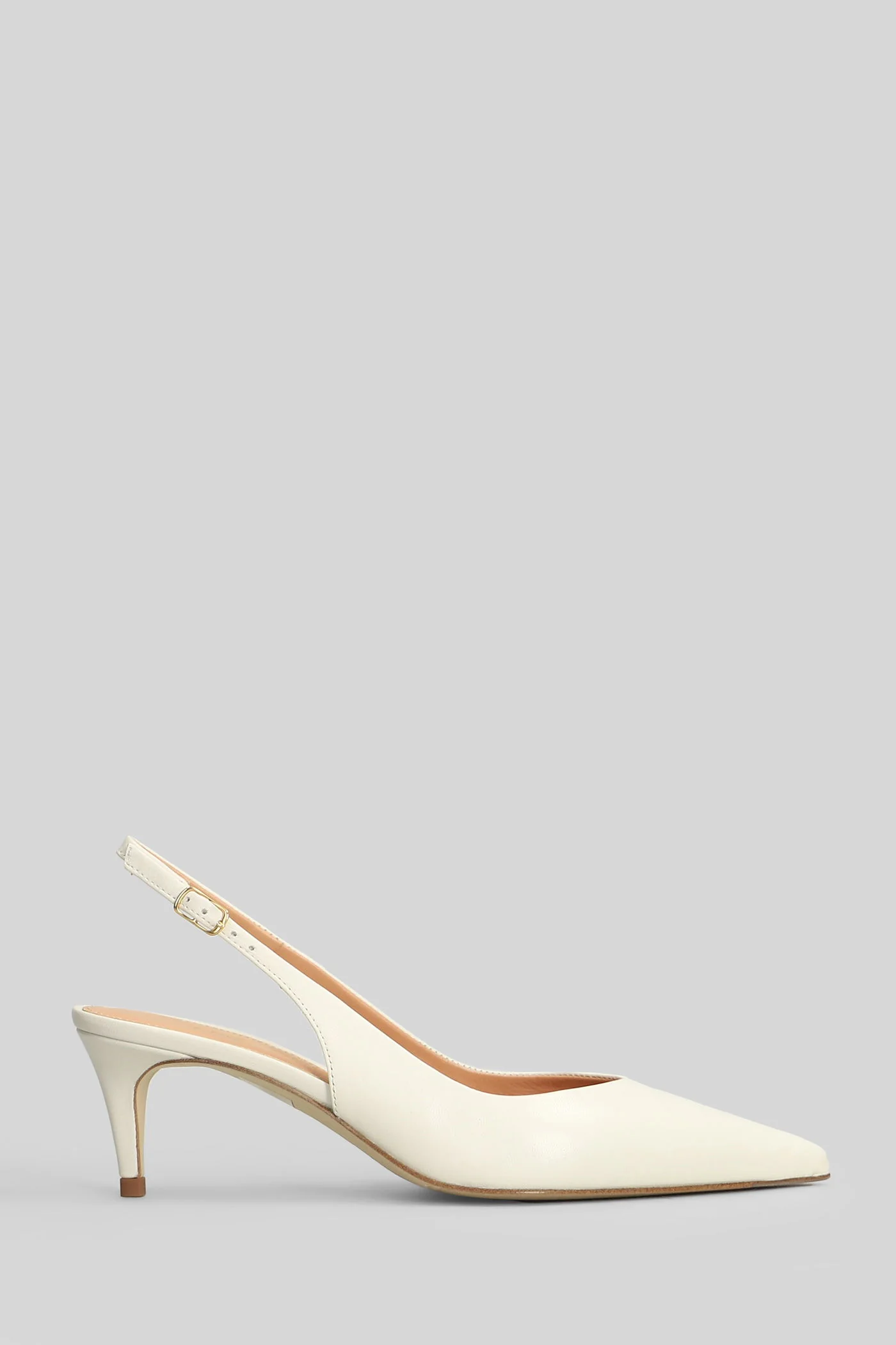 Pumps in white leather