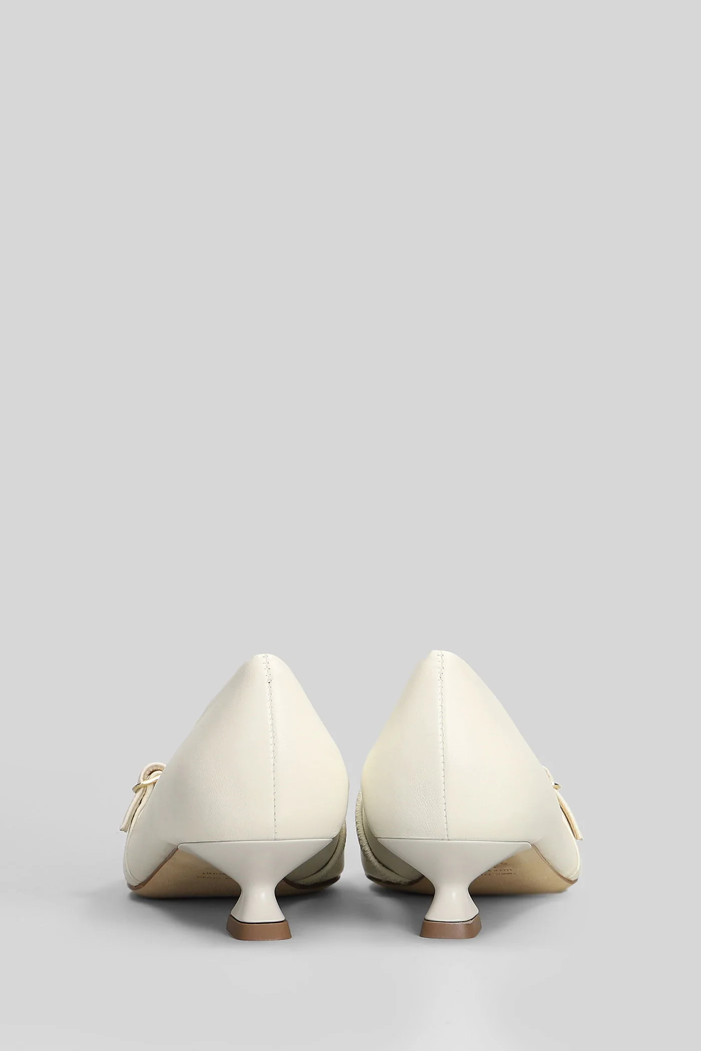 Pumps in white leather - Image 4