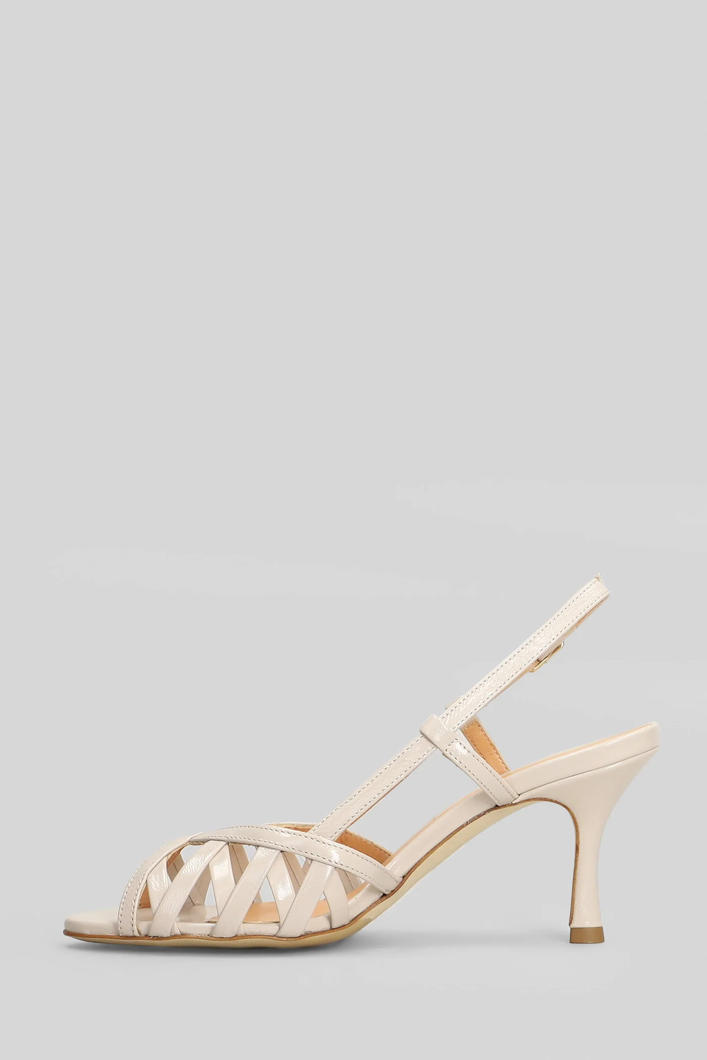 Sandals in beige leather - Image 3