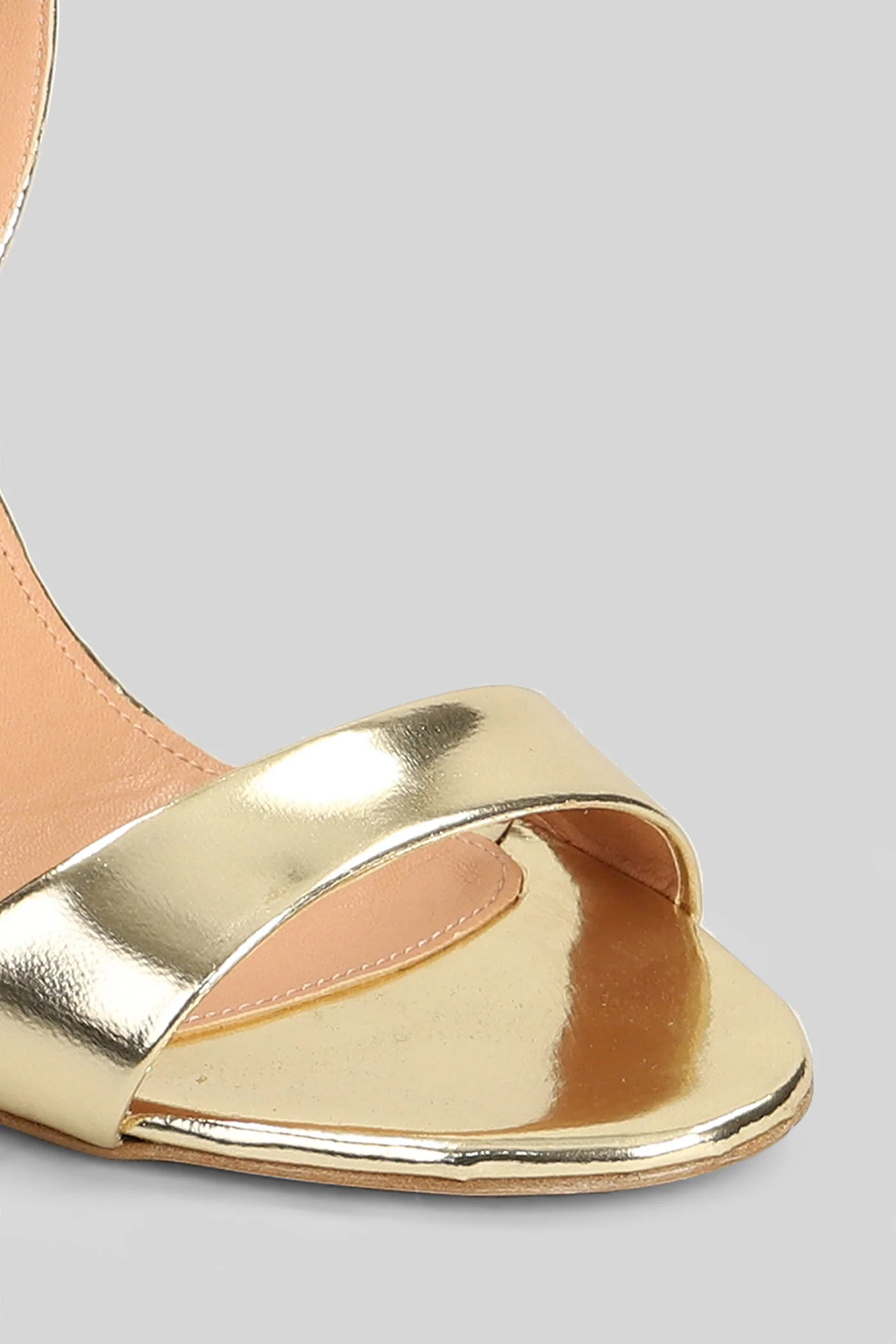 Sandals in gold leather - Image 5