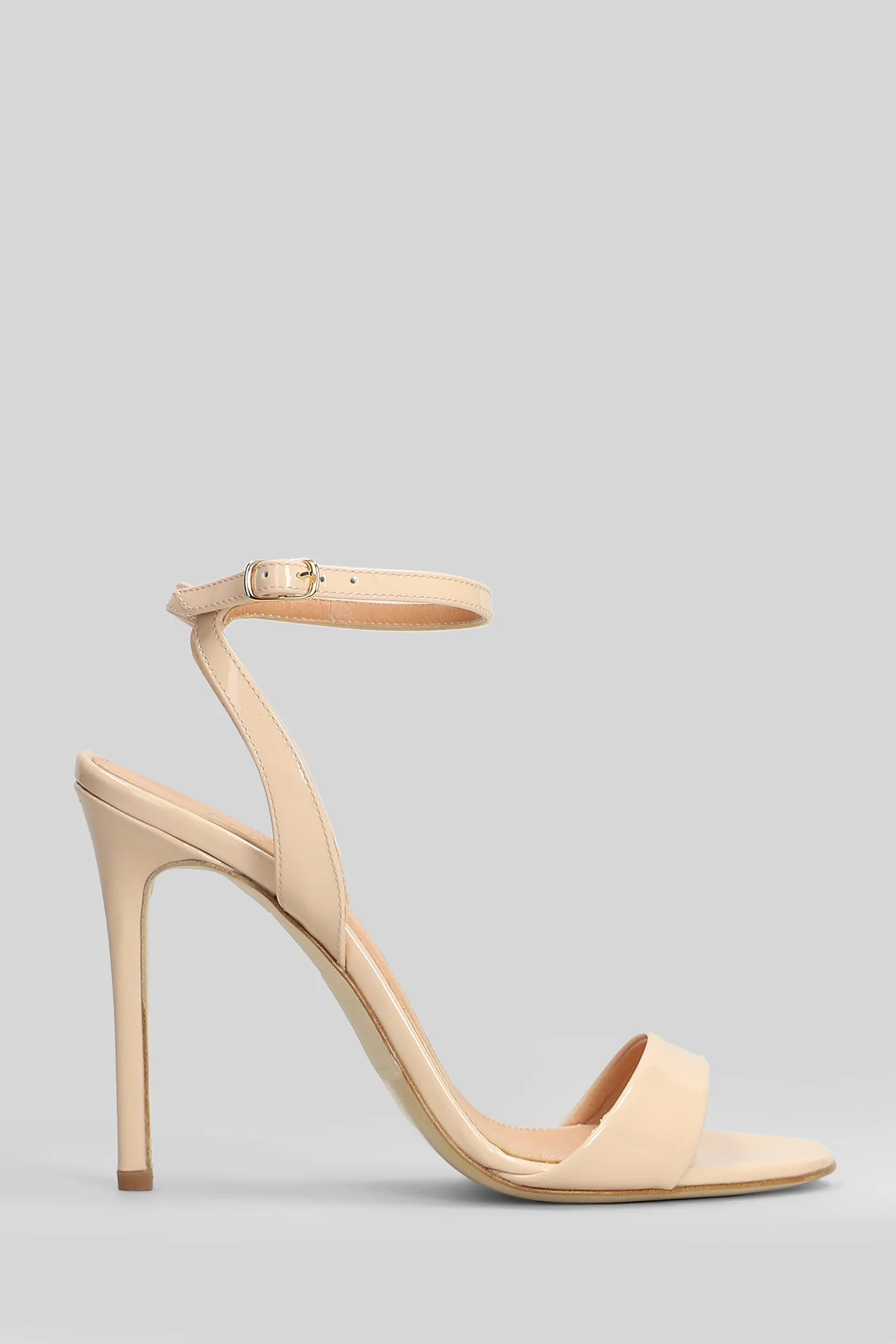 Sandals in powder patent leather