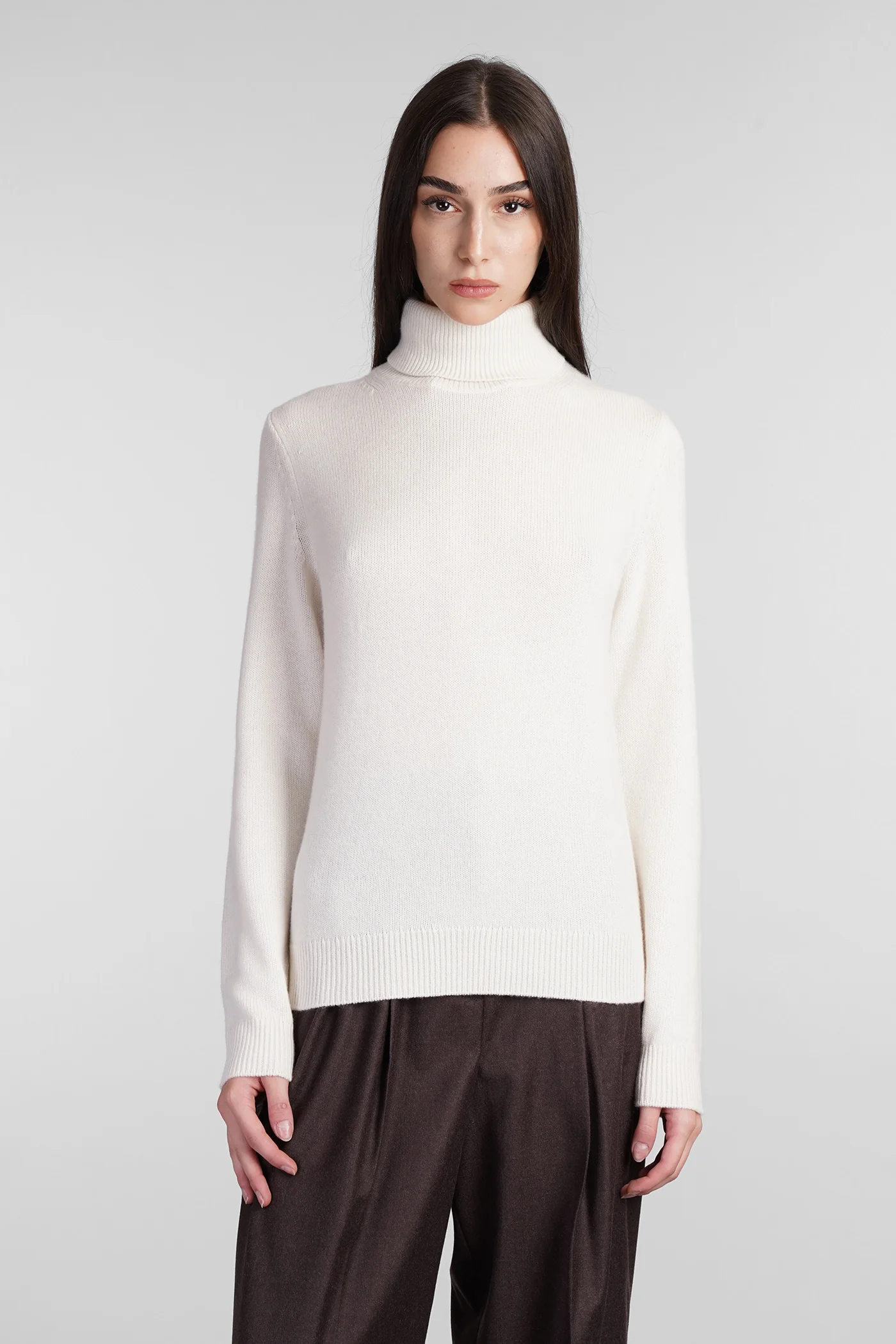 Knitwear in beige cashmere