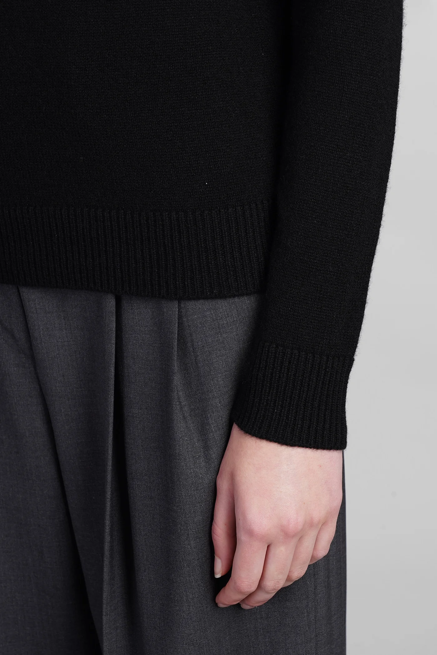 Knitwear in black cashmere - Image 5