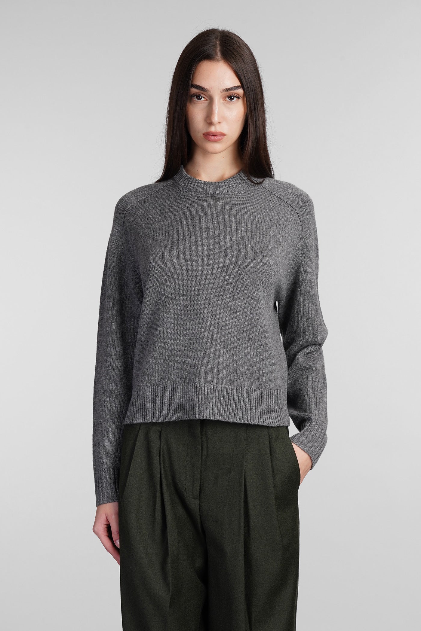 Knitwear in grey cashmere