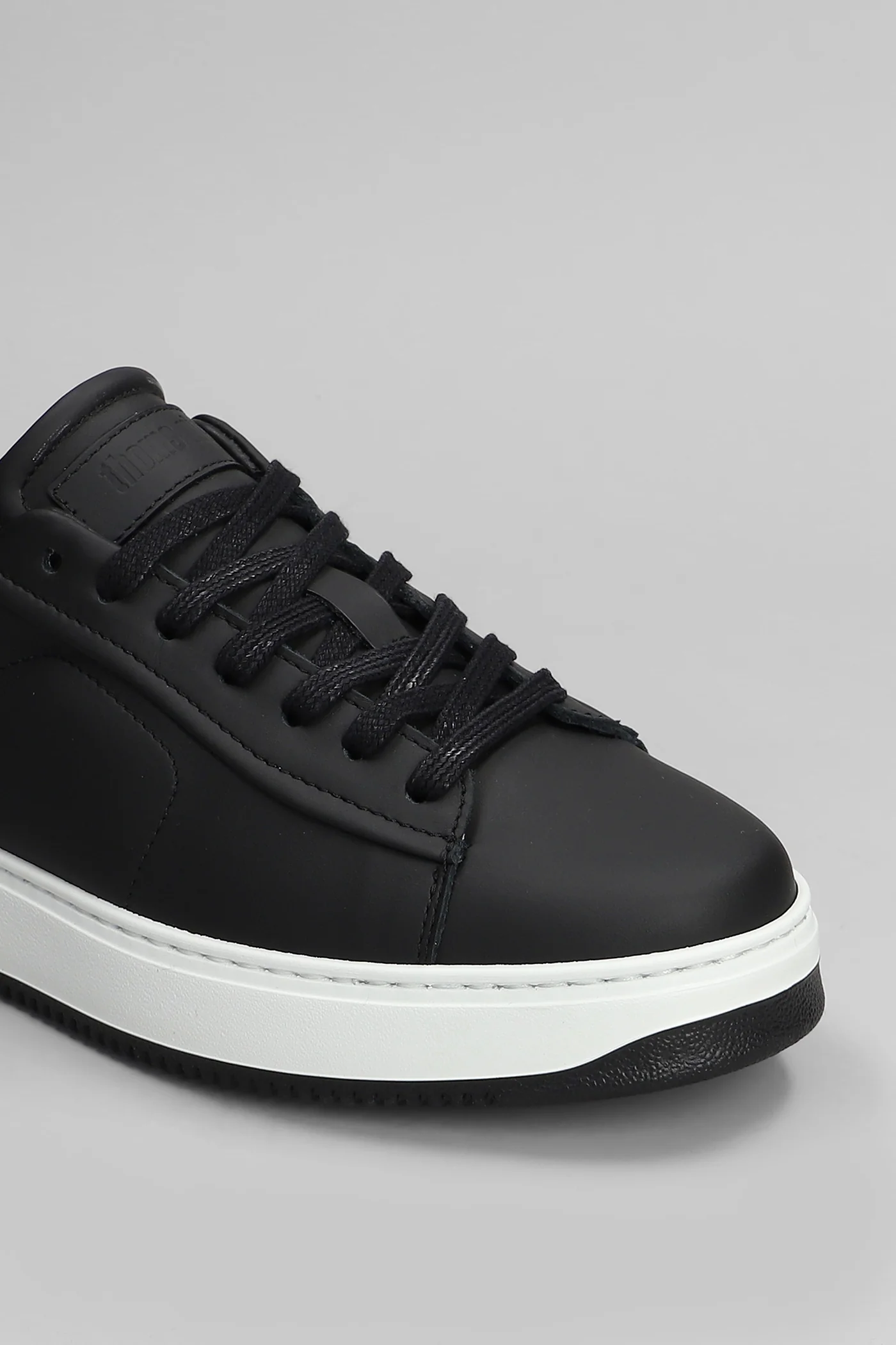Sneakers in black leather - Image 5
