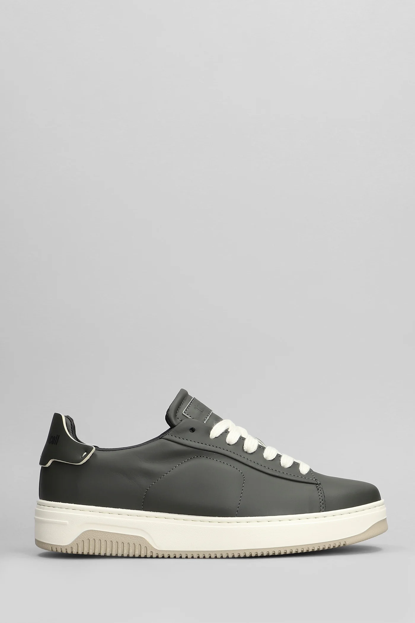 Sneakers in green leather