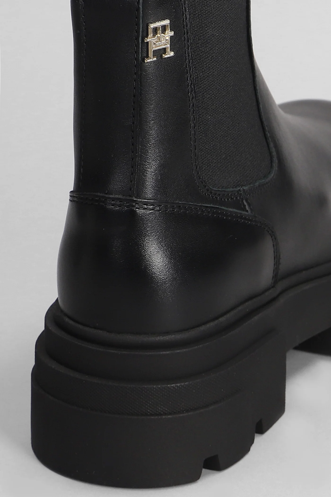 Ankle boots in black leather - Image 5