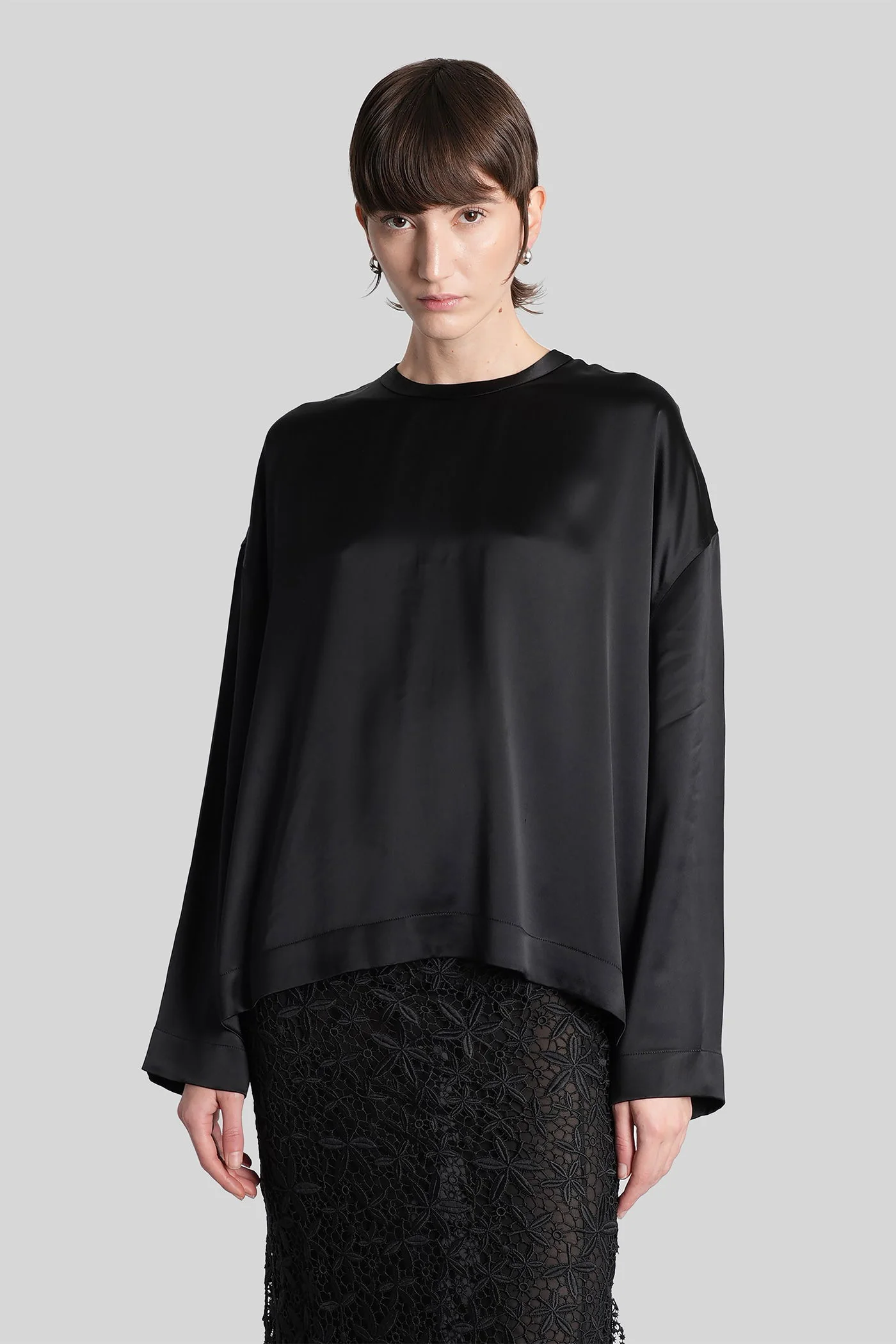 Blouse in black viscose