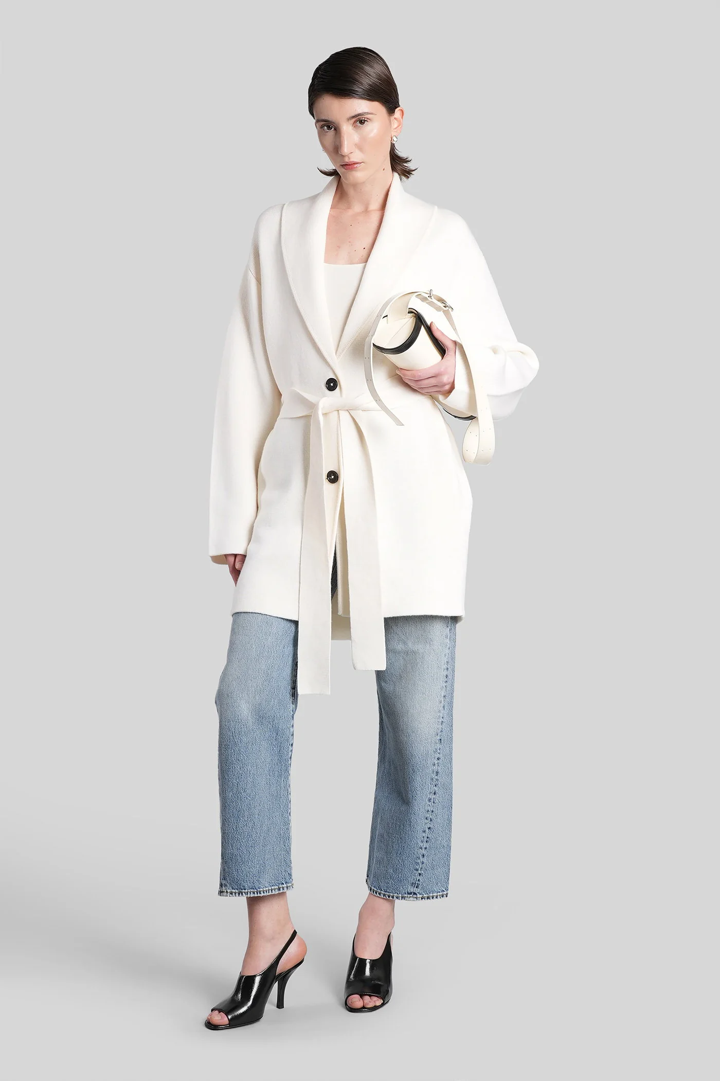 in beige wool - Image 2