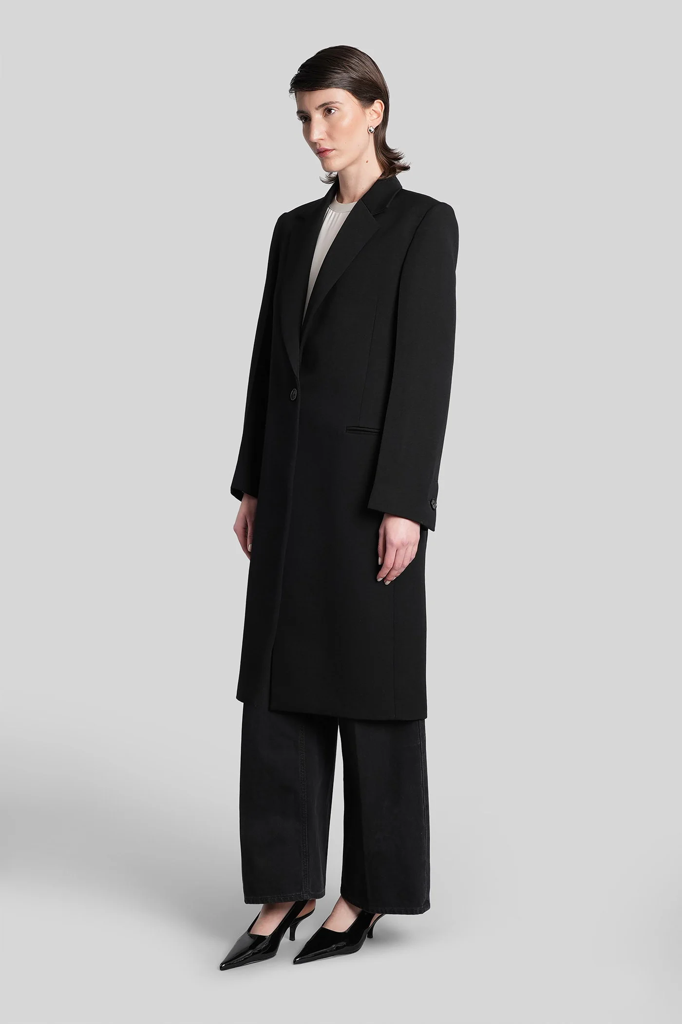in black wool - Image 4