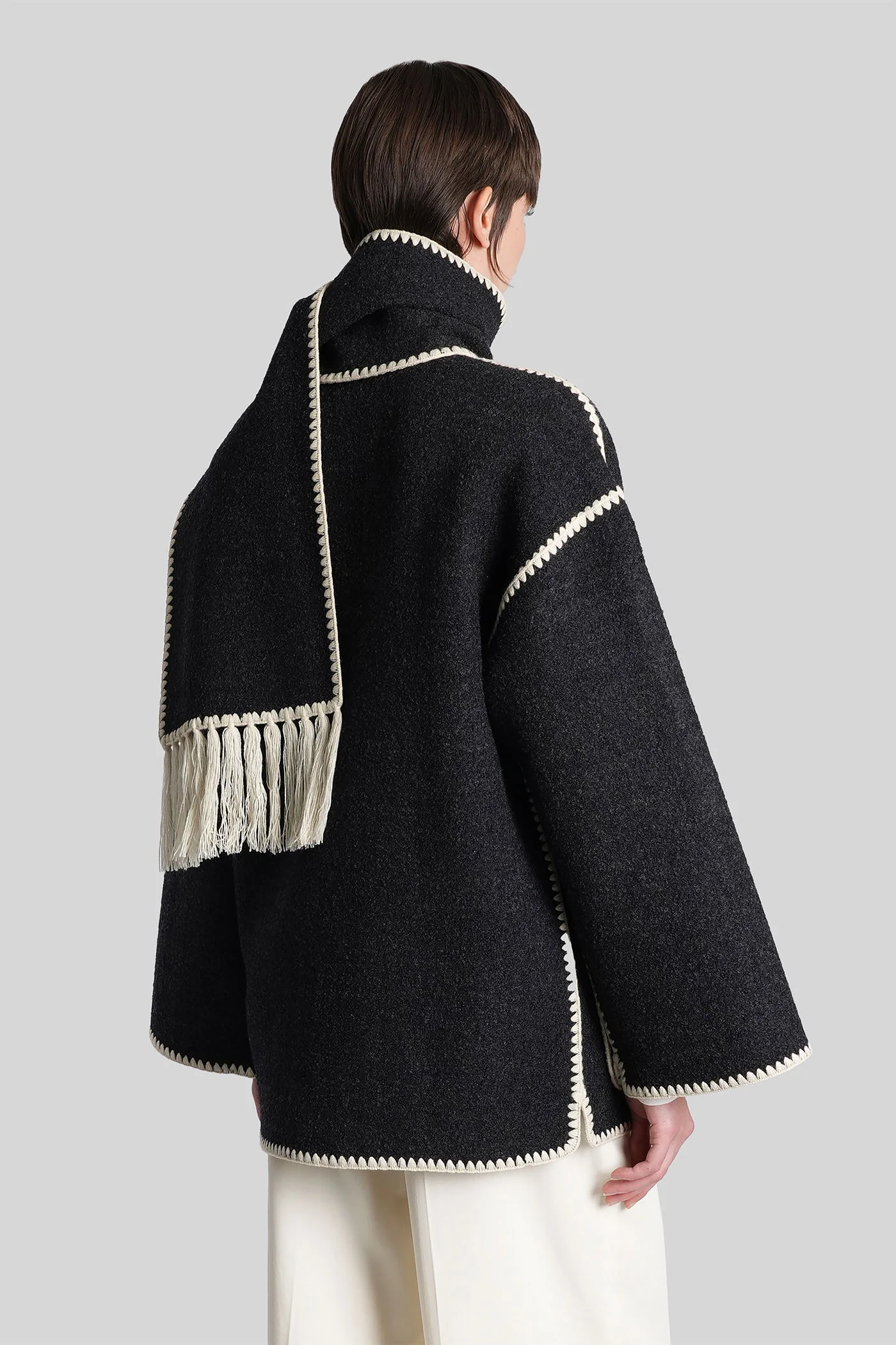 in grey wool - Image 3