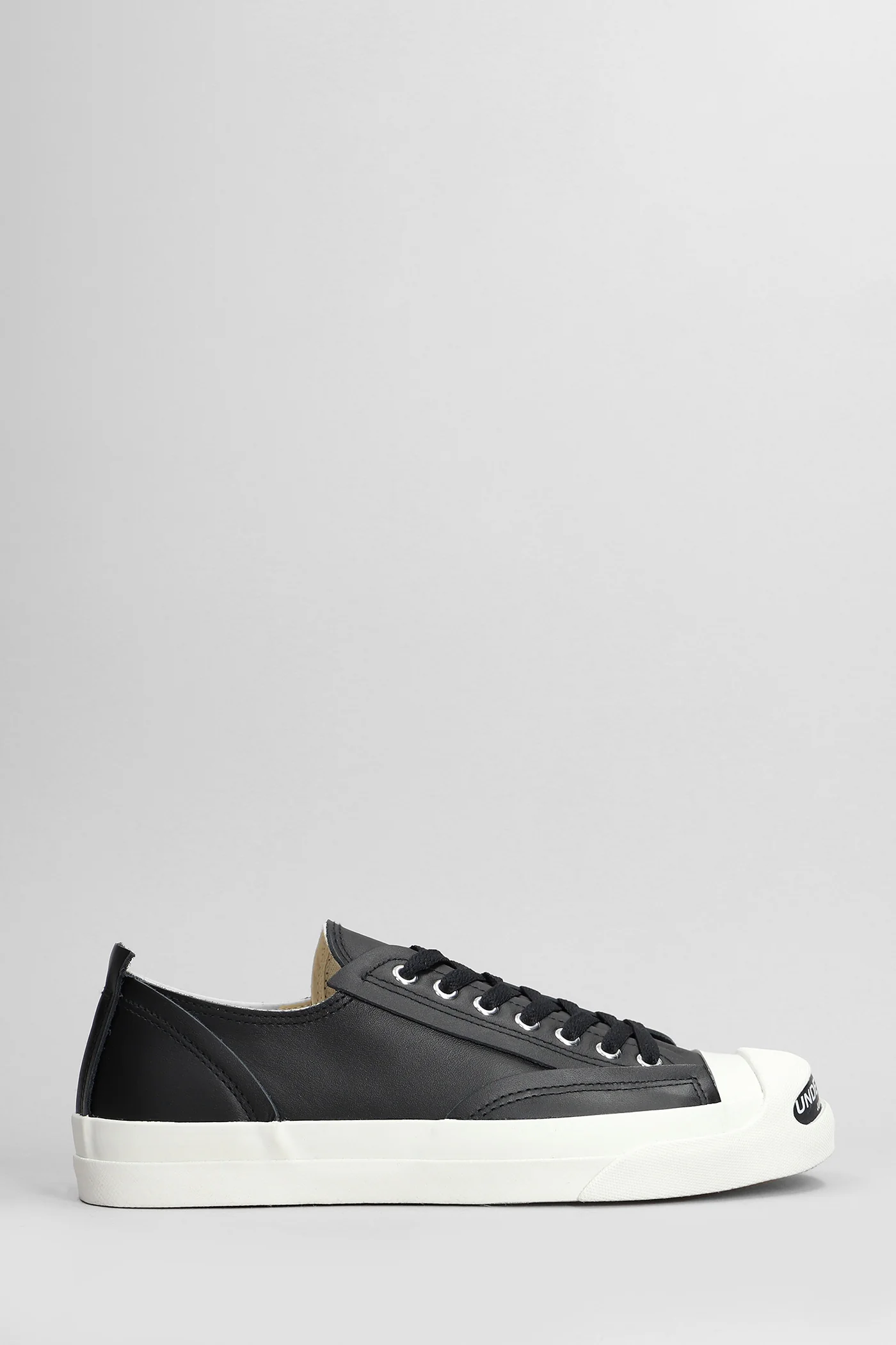 Sneakers in black leather