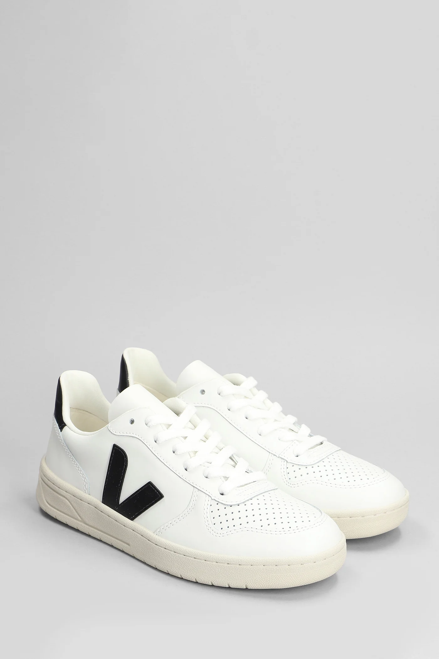 V-10 Sneakers in white leather - Image 2