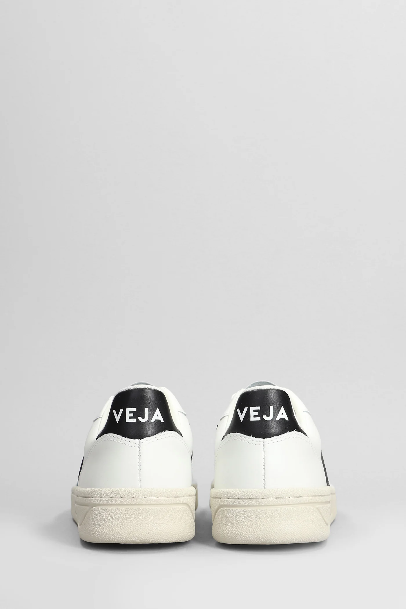 V-10 Sneakers in white leather - Image 4