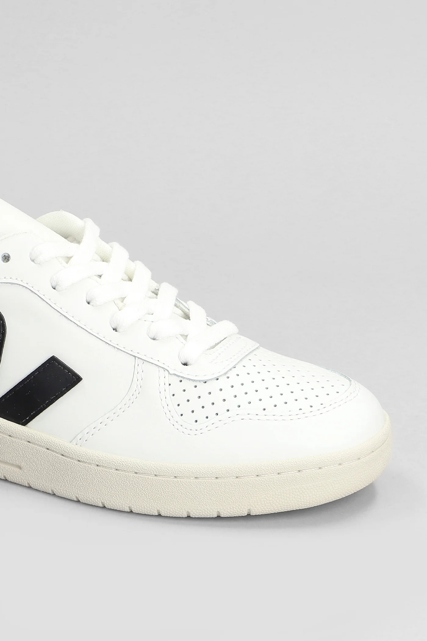 V-10 Sneakers in white leather - Image 5