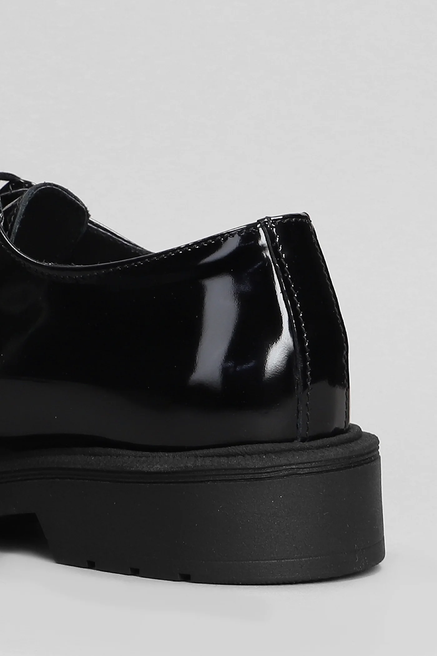 Lace up shoes in black leather - Image 5