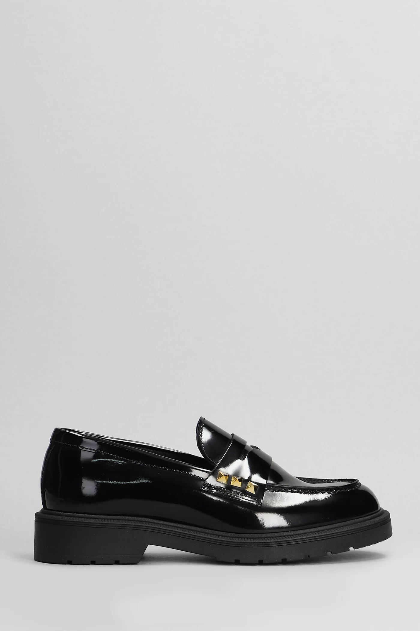 Loafers in black leather