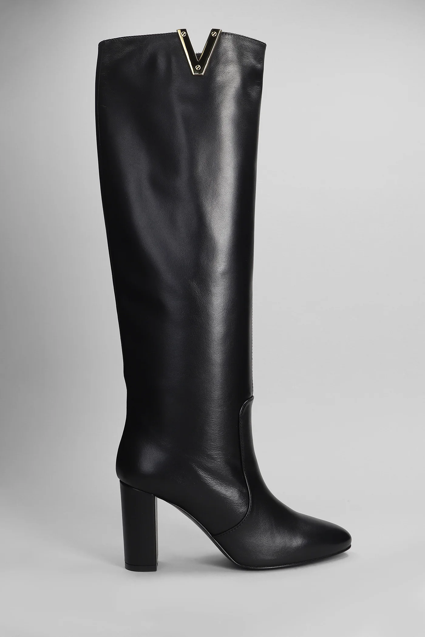 High heels boots in black leather