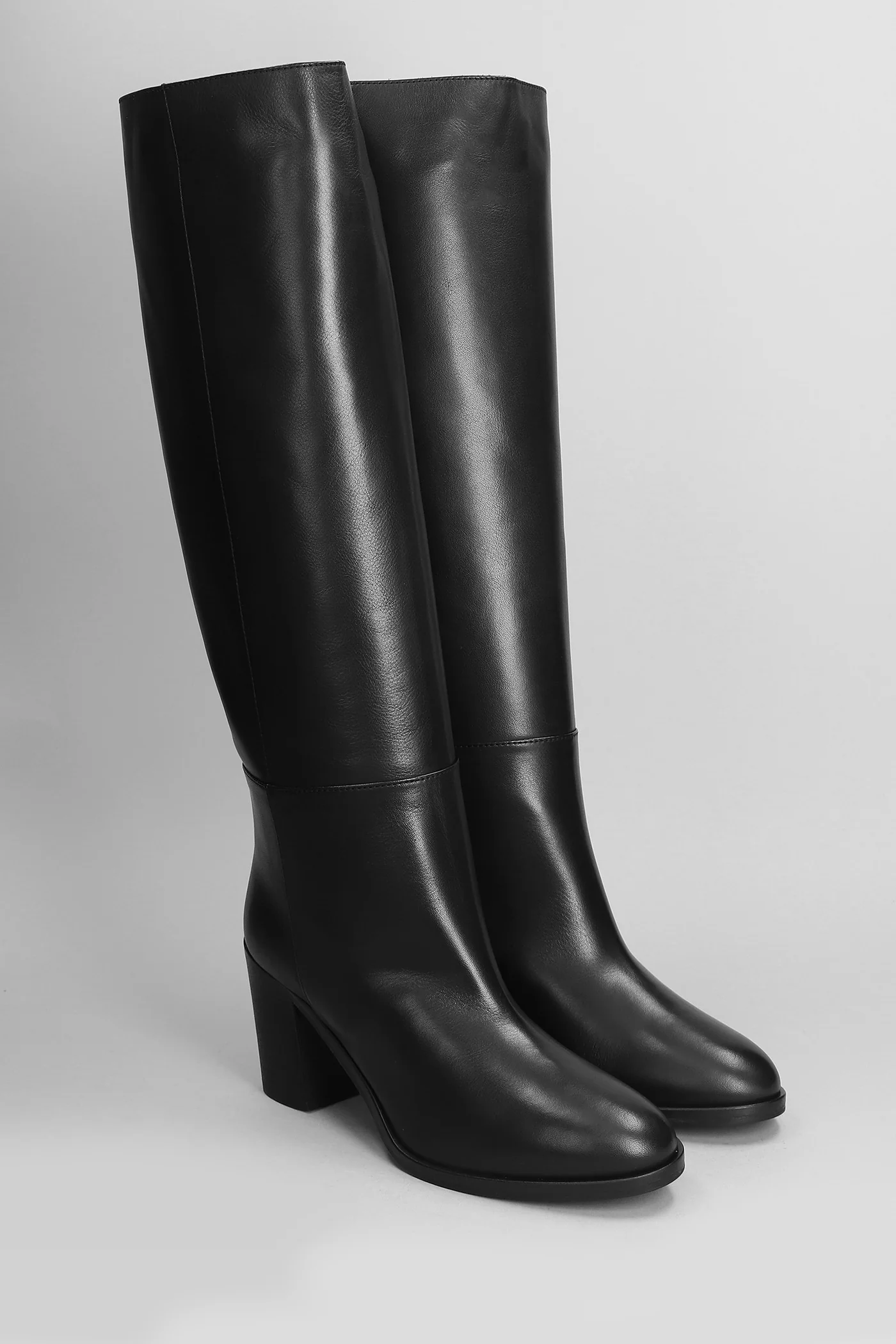 High heels boots in black leather - Image 2