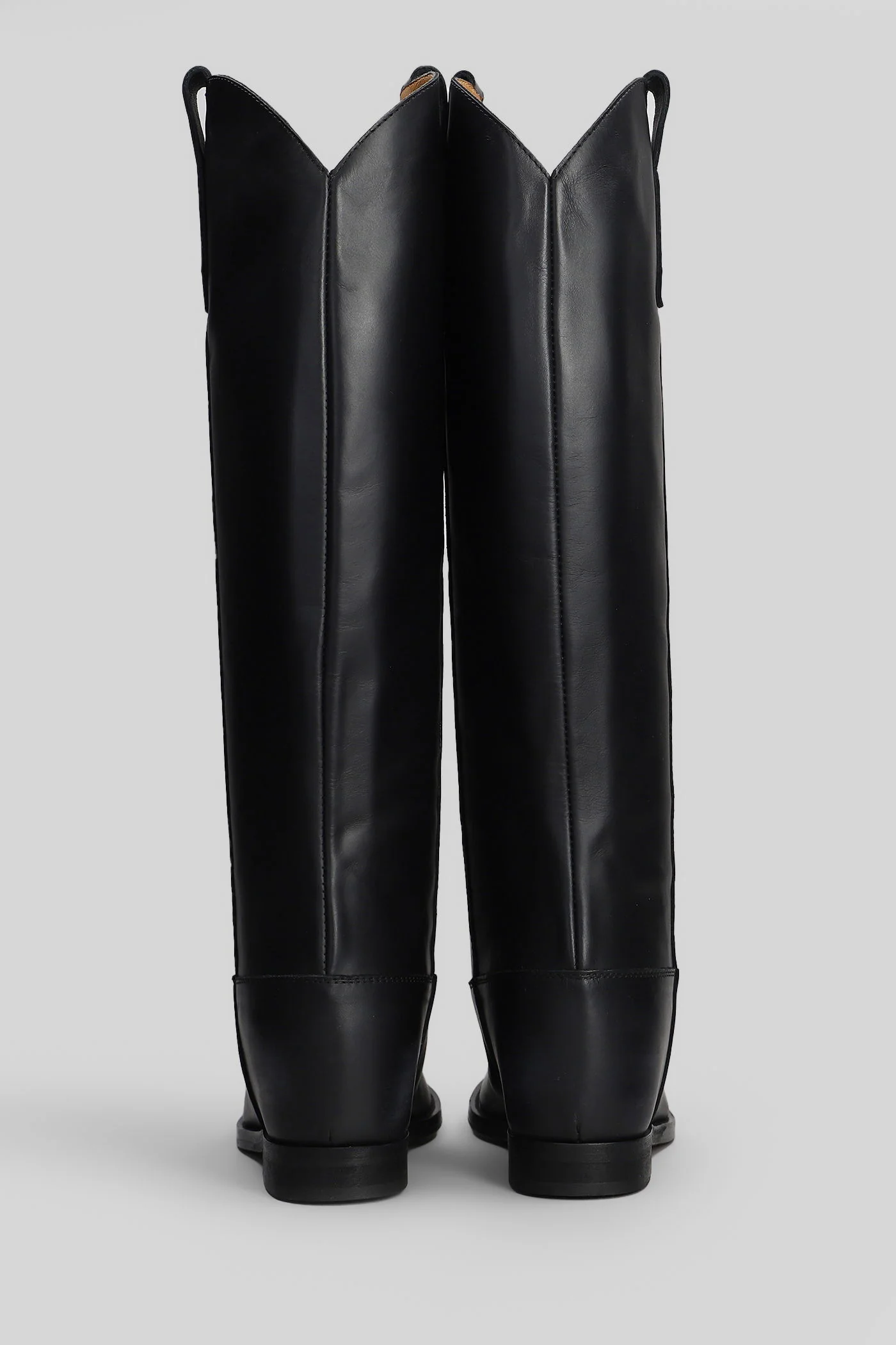 in black leather - Image 4