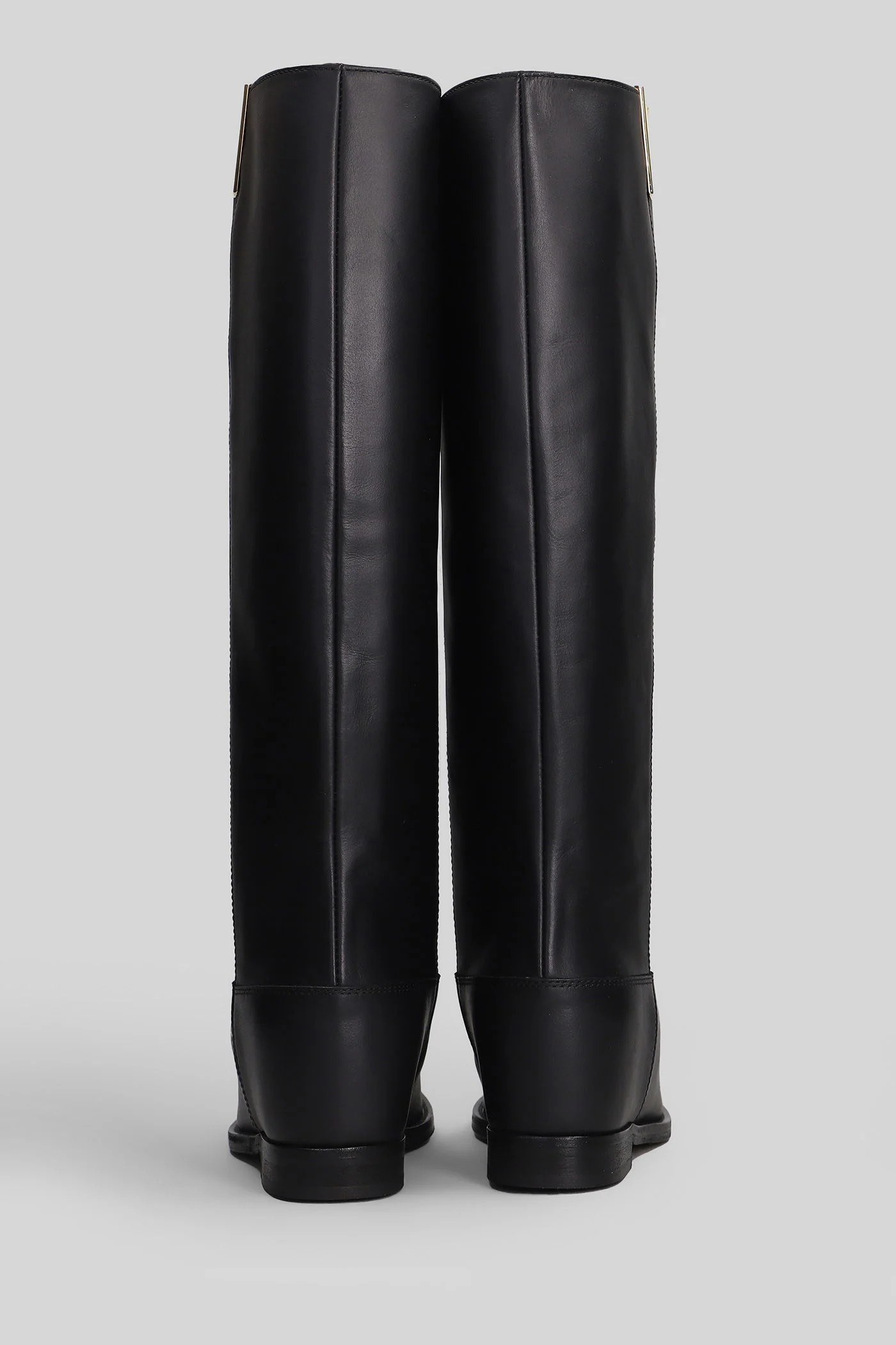 in black leather - Image 4