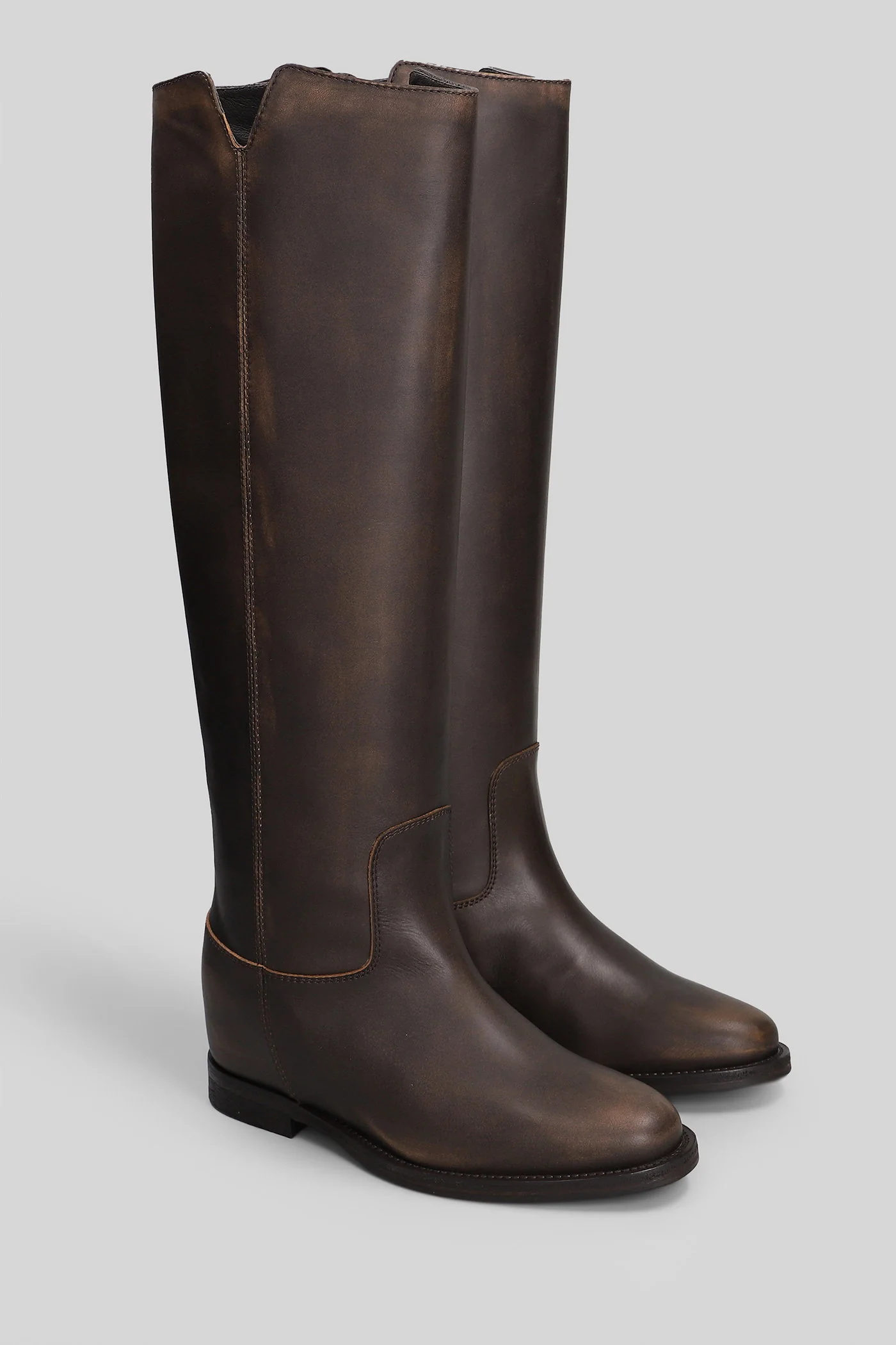 in brown leather - Image 2