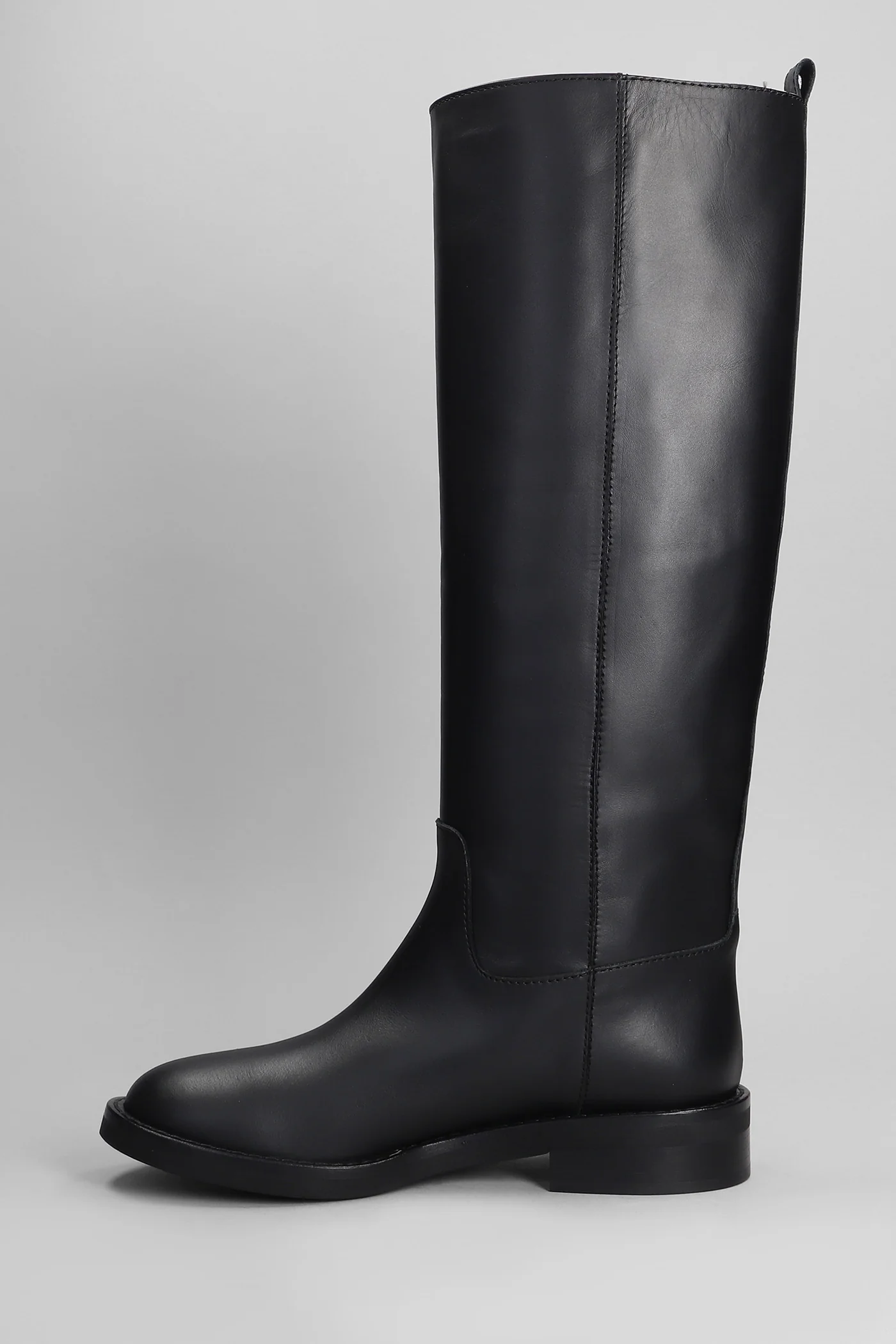 low heels boots in black leather - Image 3