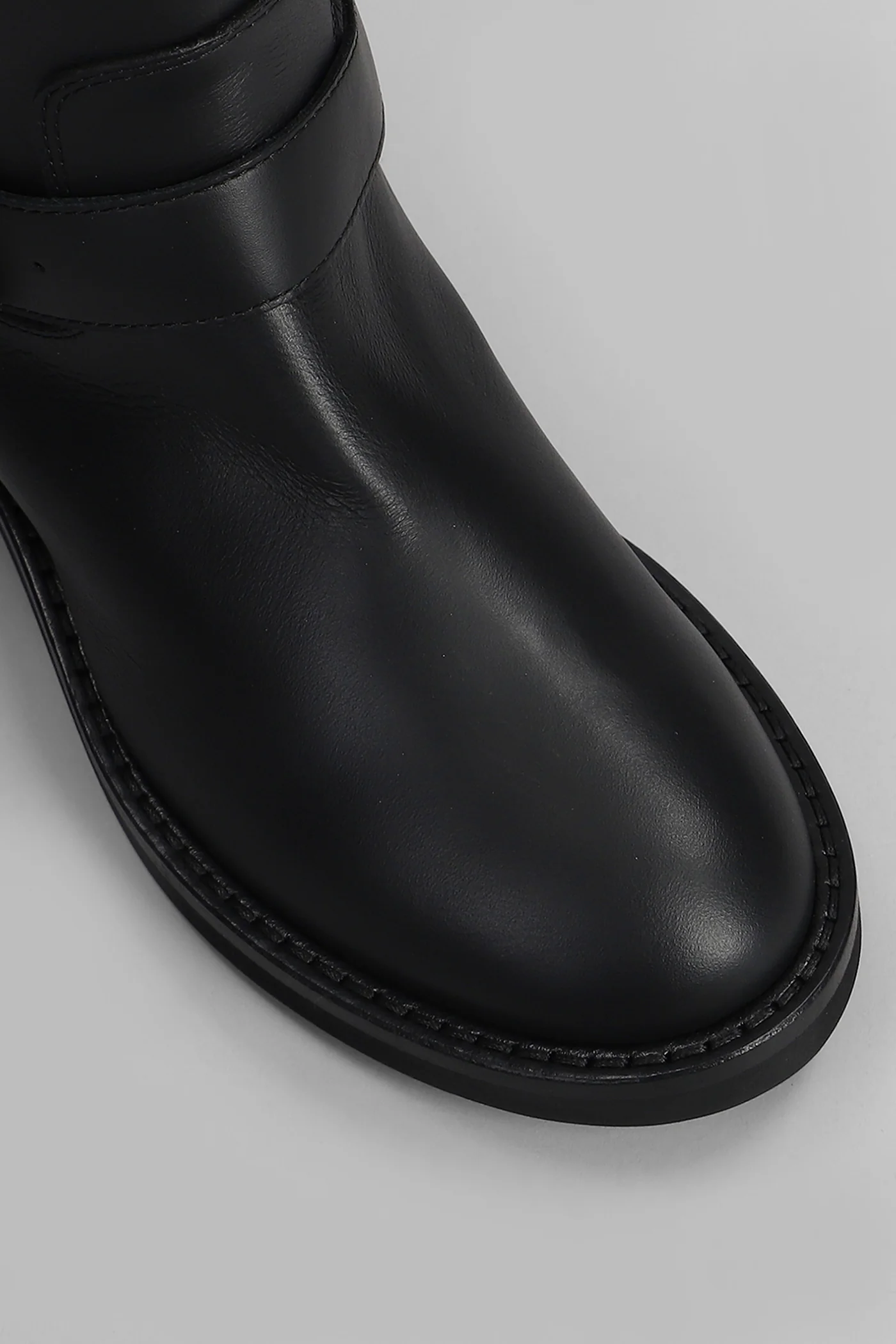 low heels boots in black leather - Image 10