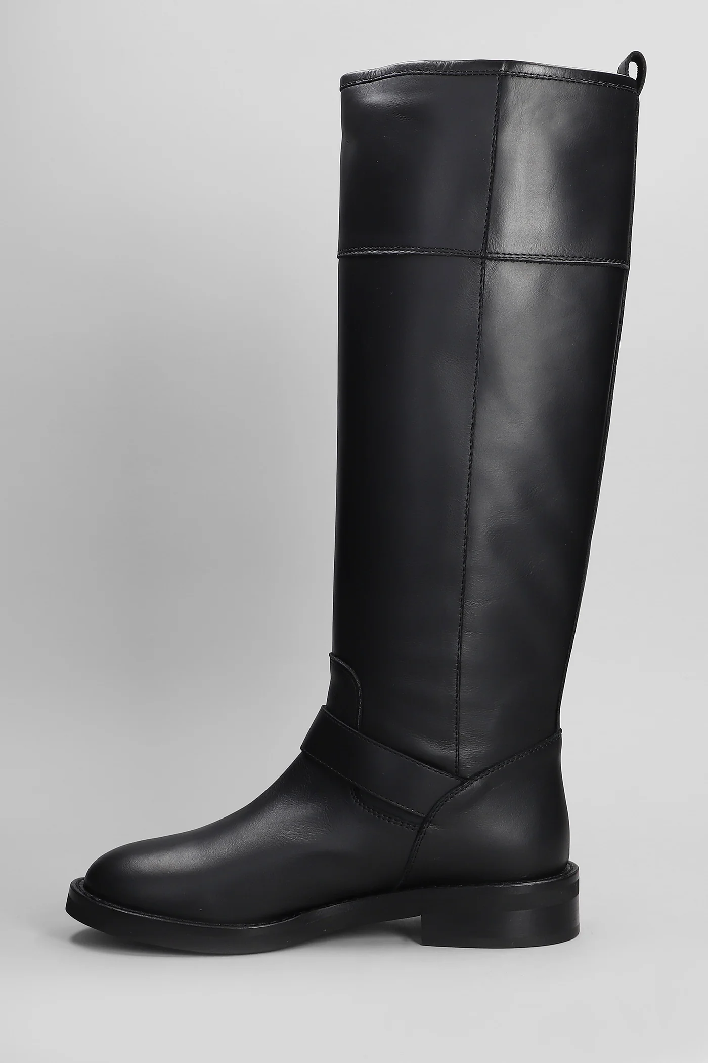 low heels boots in black leather - Image 13