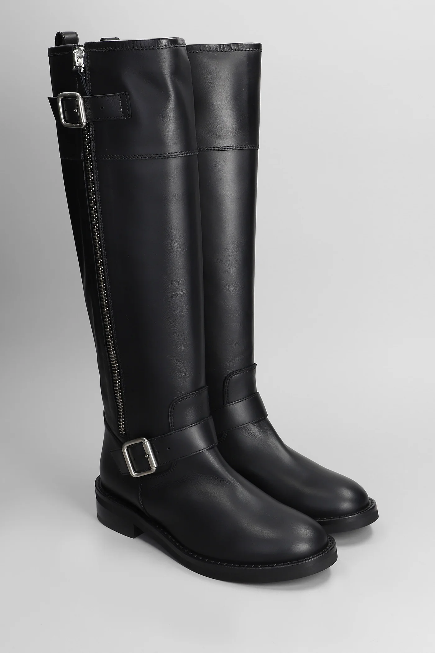 low heels boots in black leather - Image 17