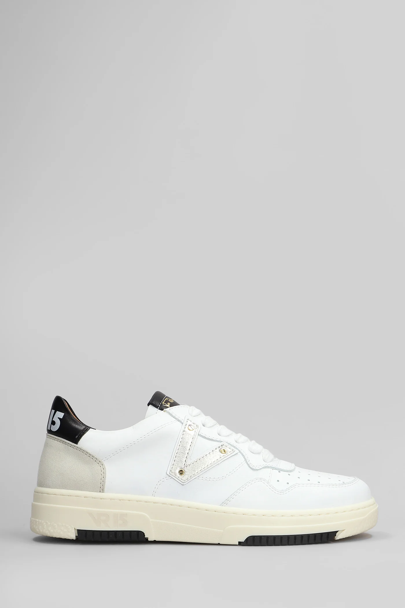Sneakers in white leather