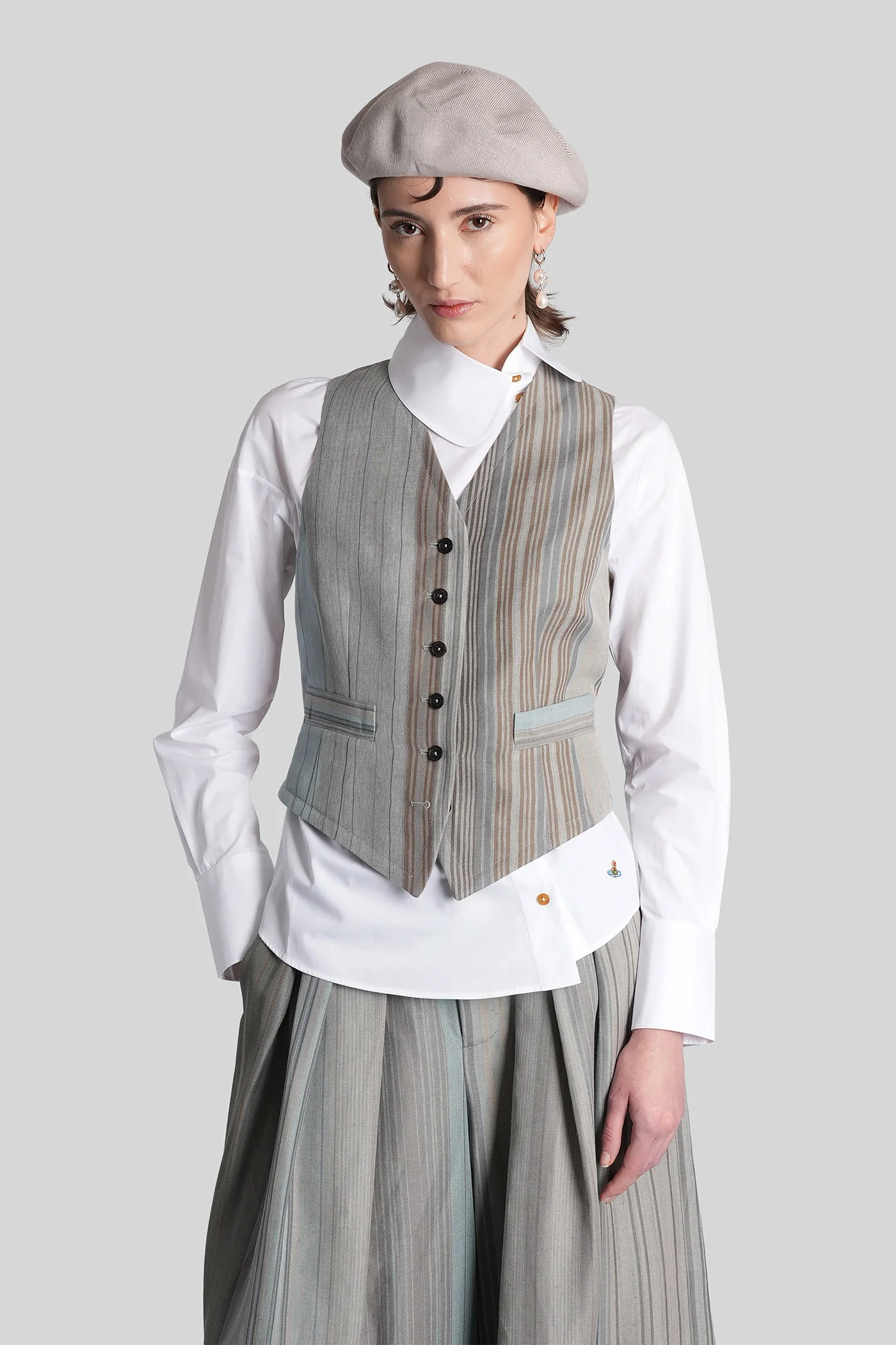Vest in grey wool