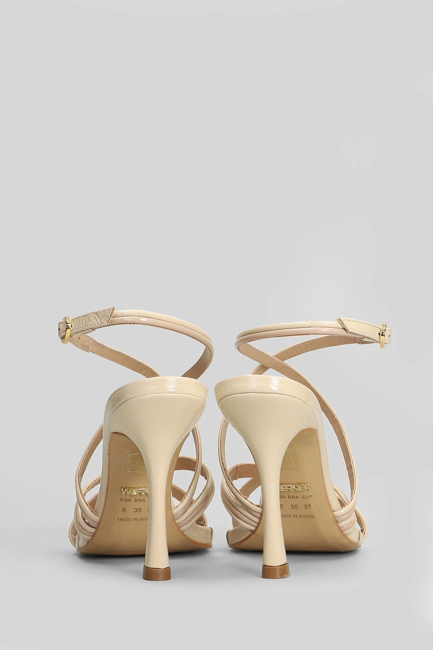 Sandals in beige patent leather - Image 4