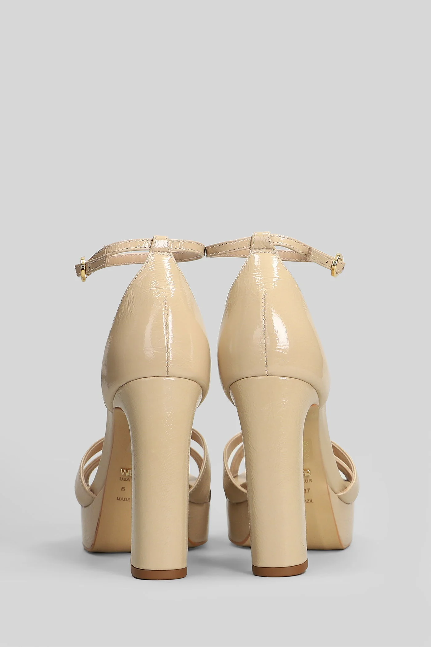 Sandals in beige patent leather - Image 4