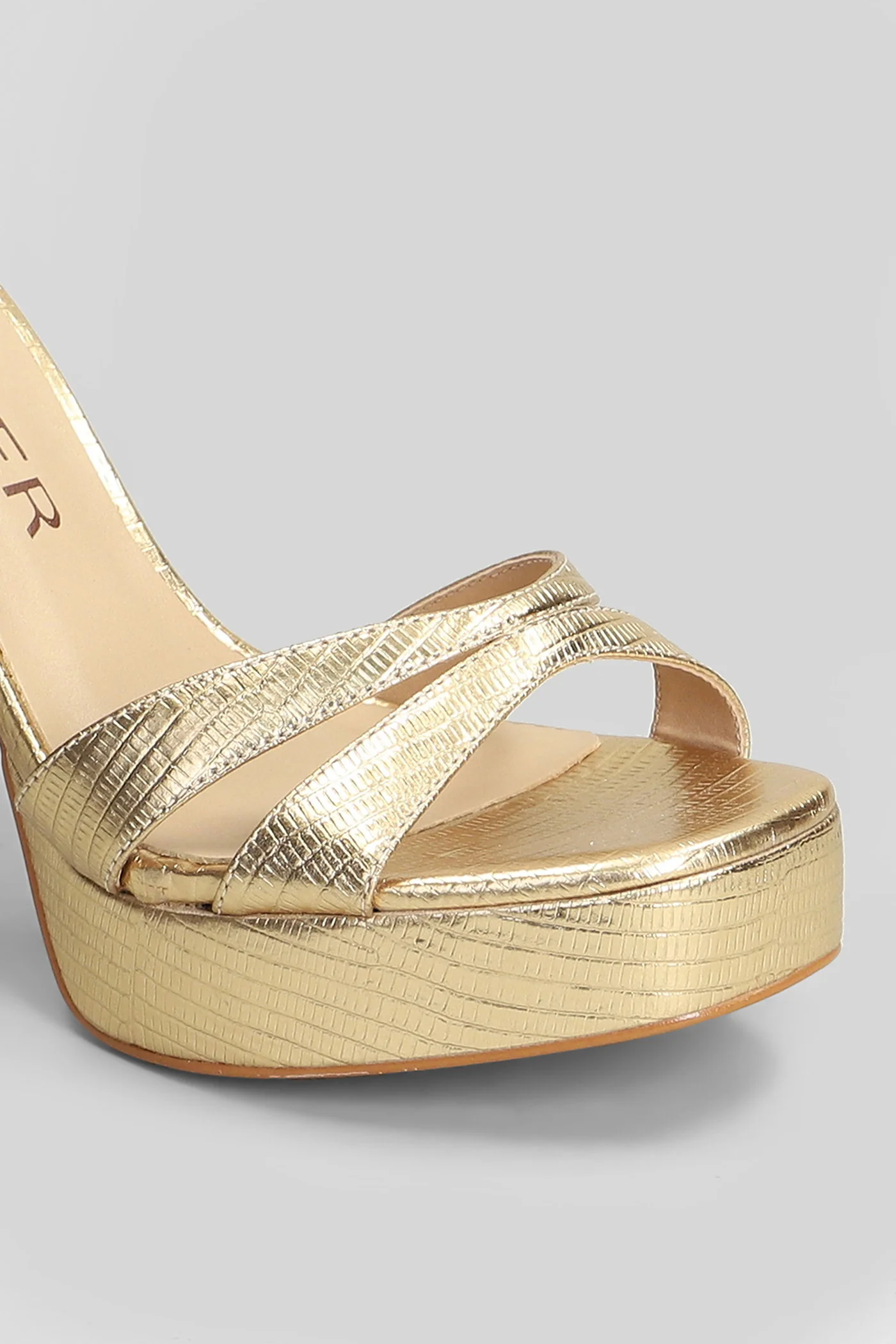Sandals in gold leather - Image 5