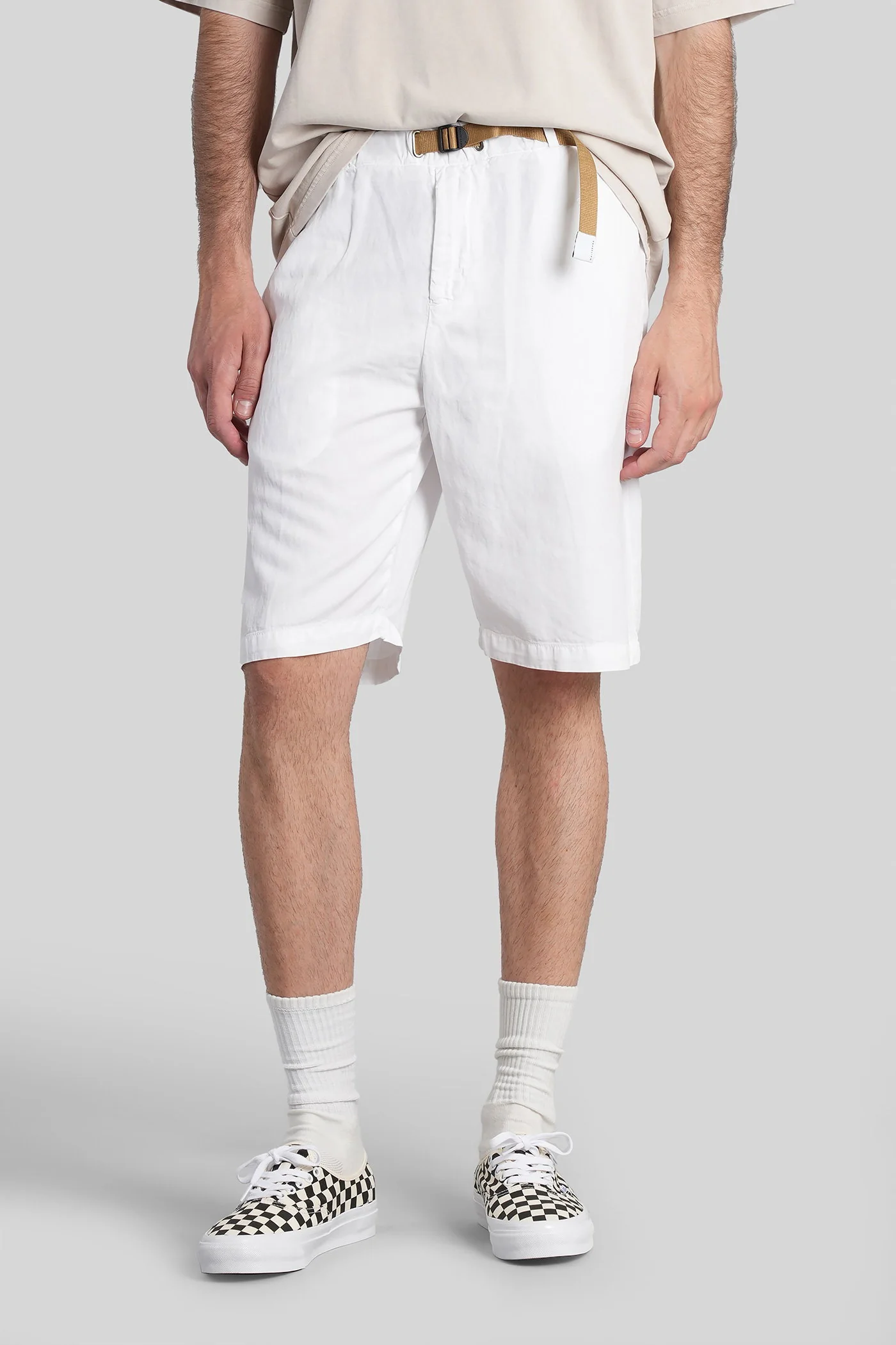 Shorts in white wool and polyester