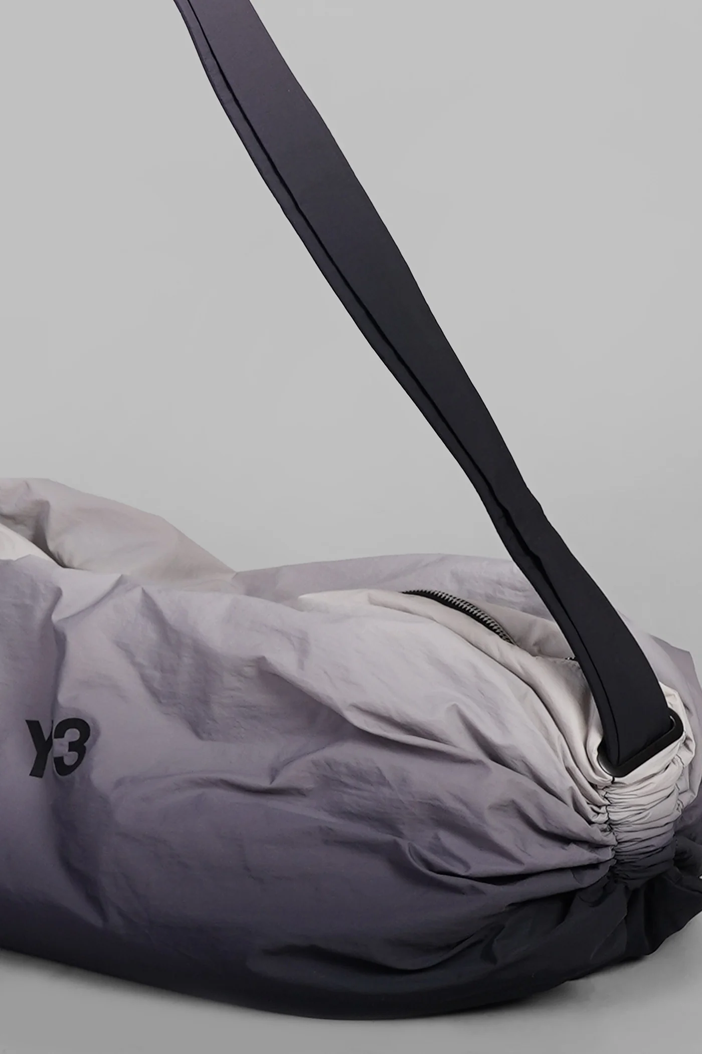 Shoulder bag in grey polyamide - Image 4