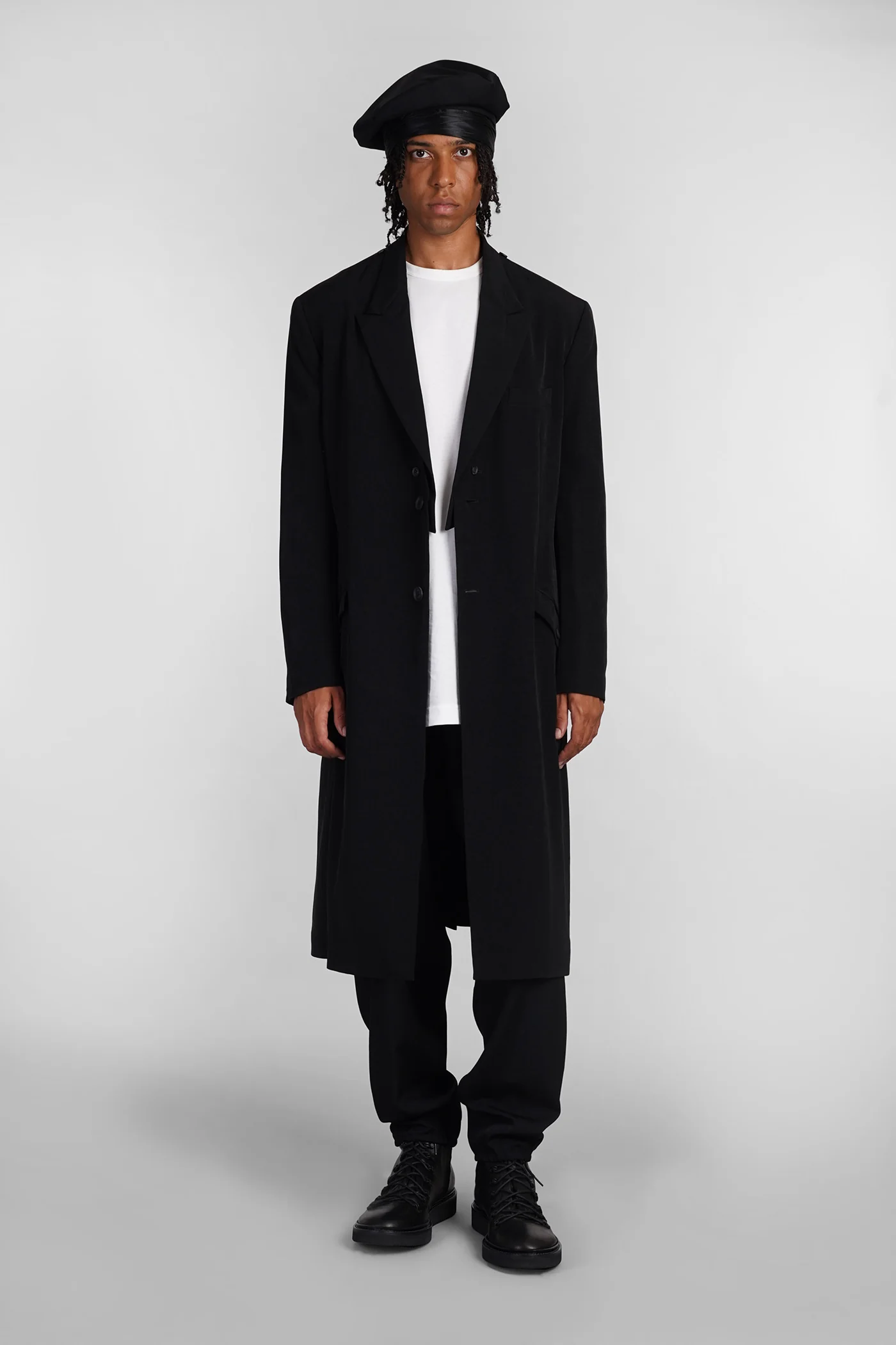 Coat in black Triacetate