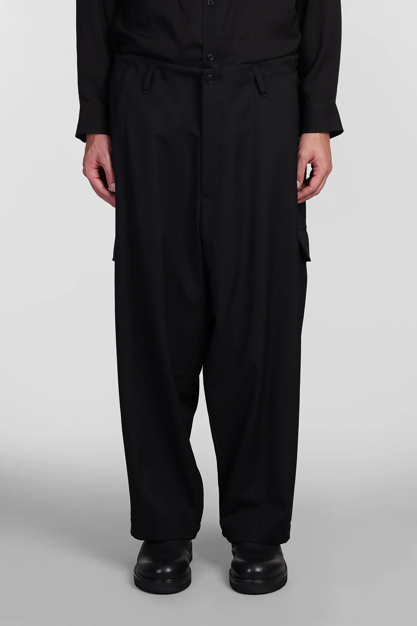 Pants in black wool