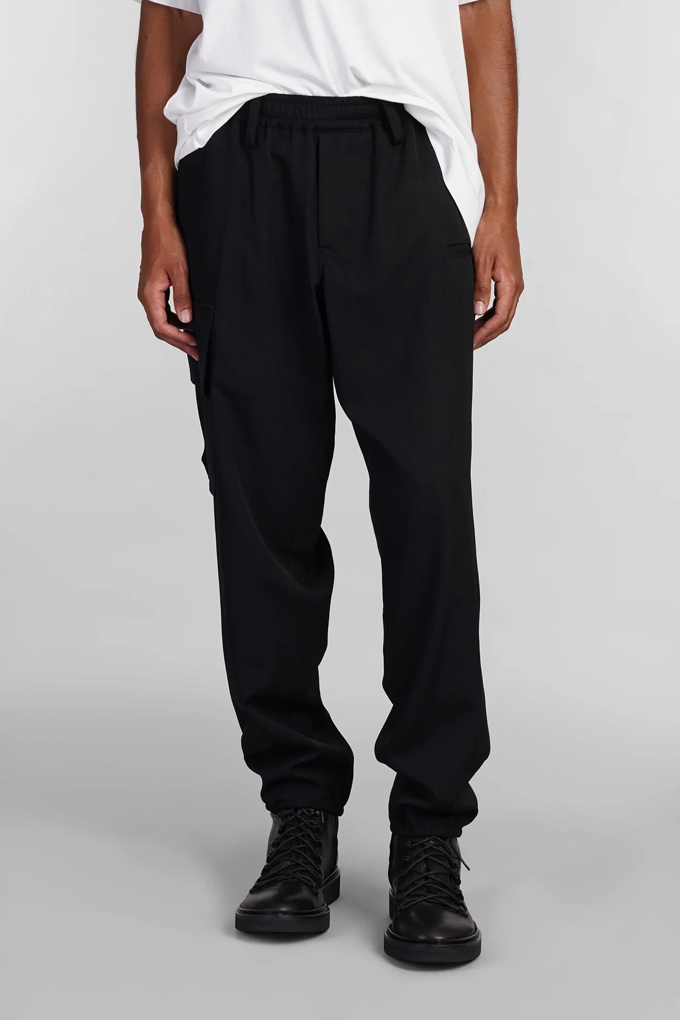 Pants in black wool