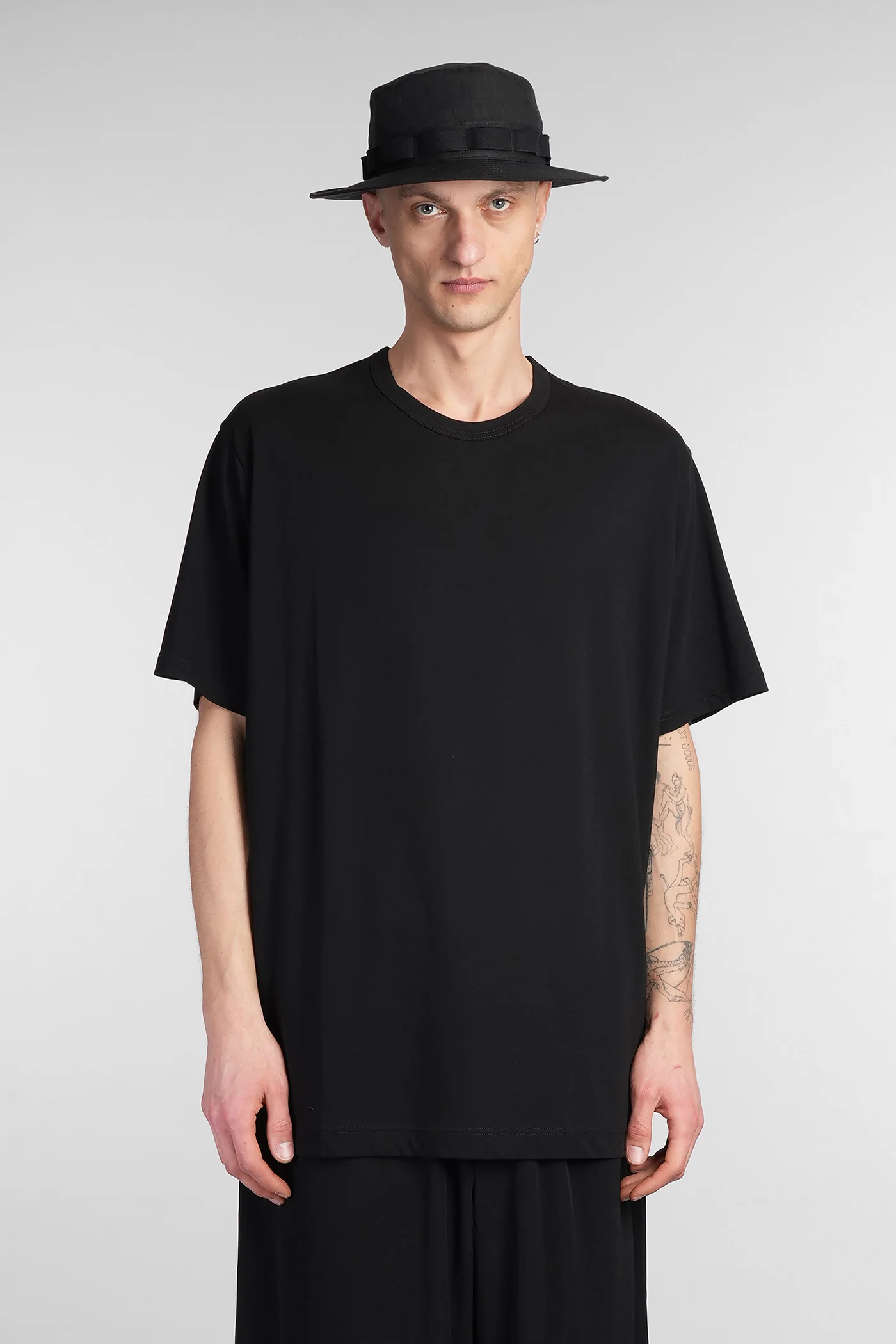 T-Shirt in black cotton