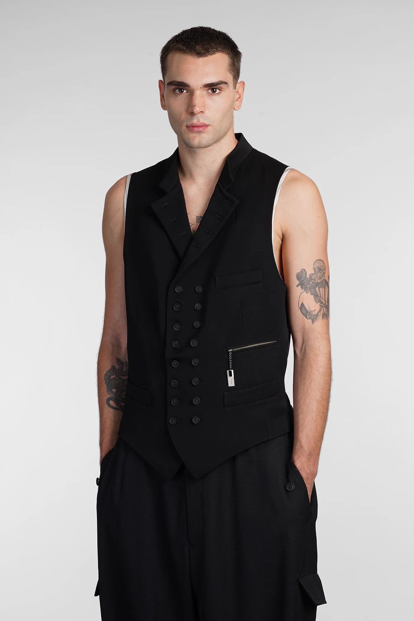 Vest in black wool