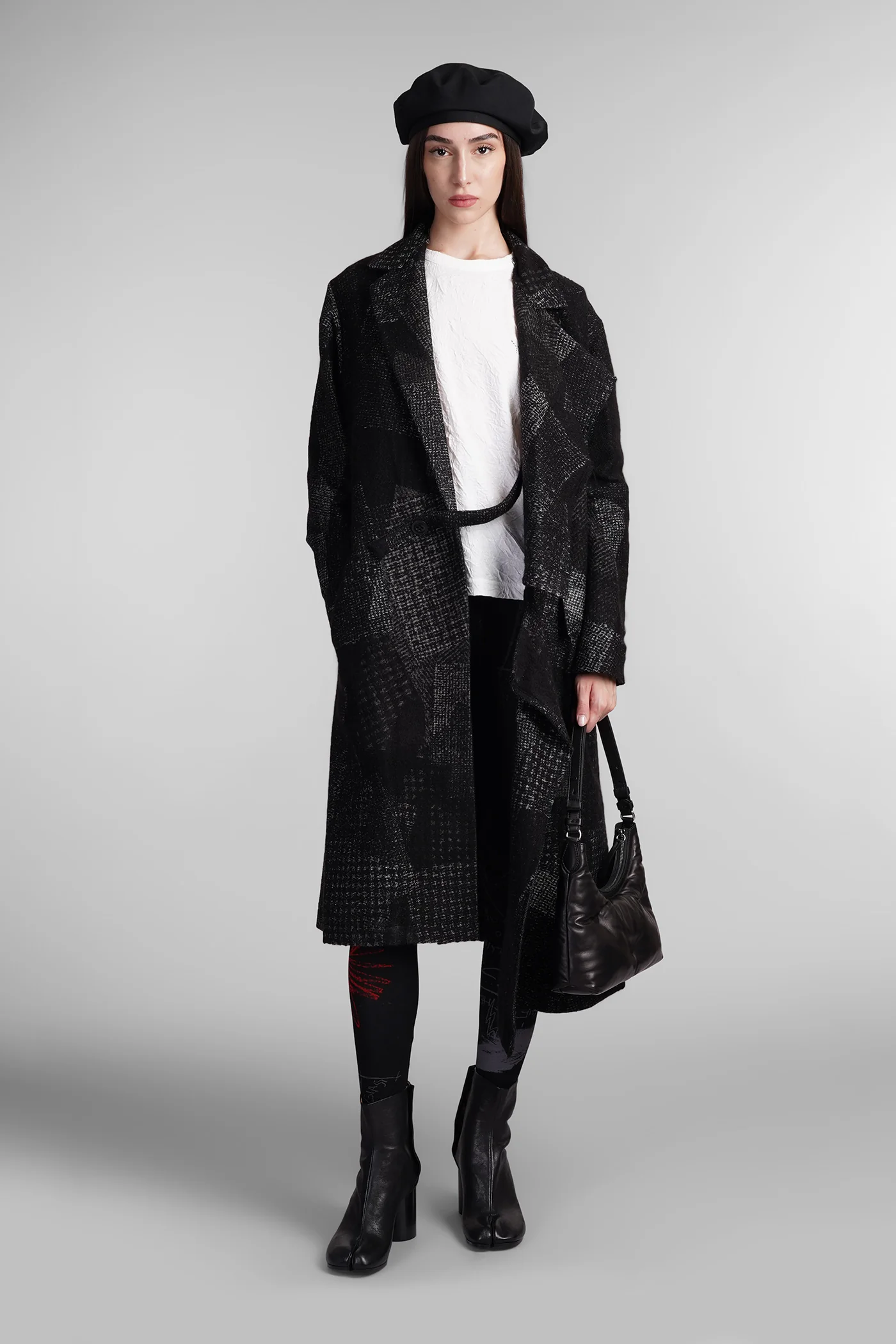 Coat in black wool - Image 2
