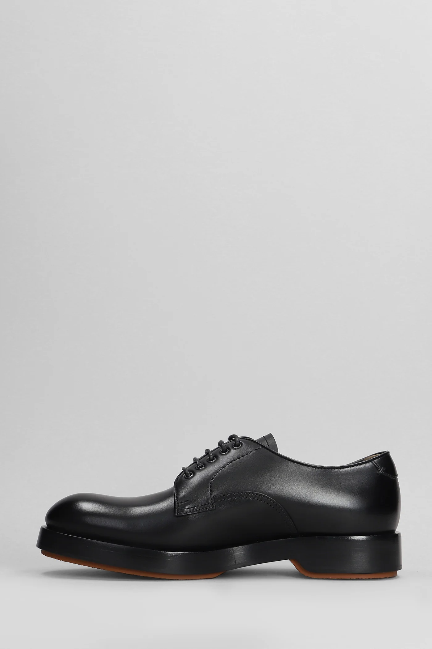 Lace up shoes in black leather - Image 3